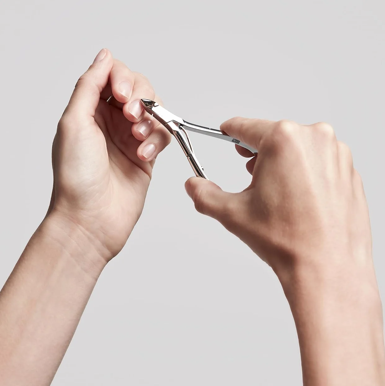 ZWILLING Tronchesino per cuticole (per rimuovere le cuticole sporgenti, bordo tagliente per un taglio preciso), lucido, argento, 100 mm
