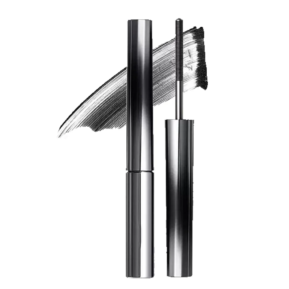IronEye Mascara Naturale Allungante e Rivitalizzante Nero Effetto 3D | Mascara nero volume e lunghezza. Formula naturale rivitalizzante effetto 3D per ciglia folte, definite e senza sbavature.