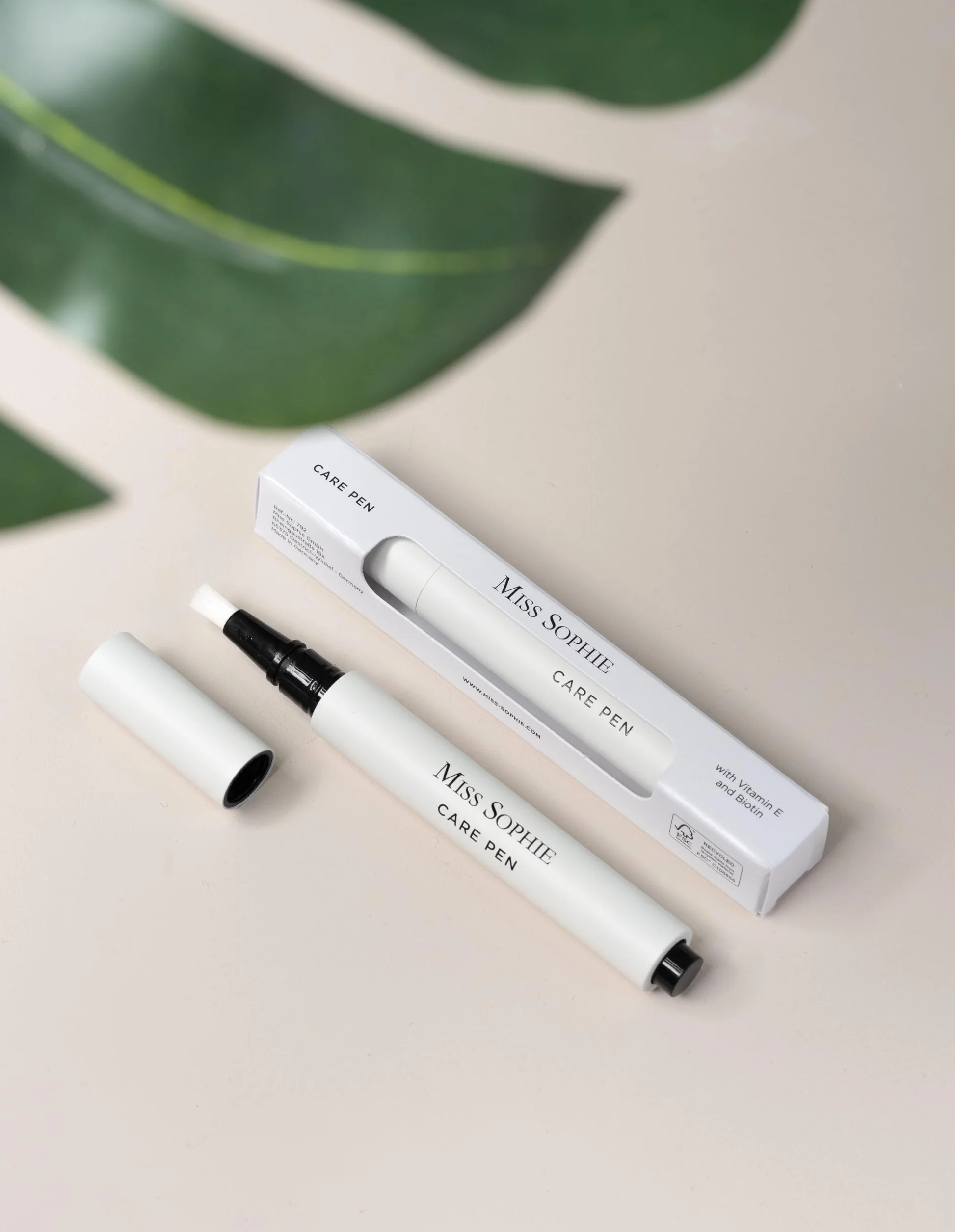 Miss Sophie Nail Care Pen, penna per la cura delle unghie e olio per unghie, 2 in 1, rimuove le pellicole in gel UV senza acetone, cura ricca di vitamine con profumo esotico di mango e cocco