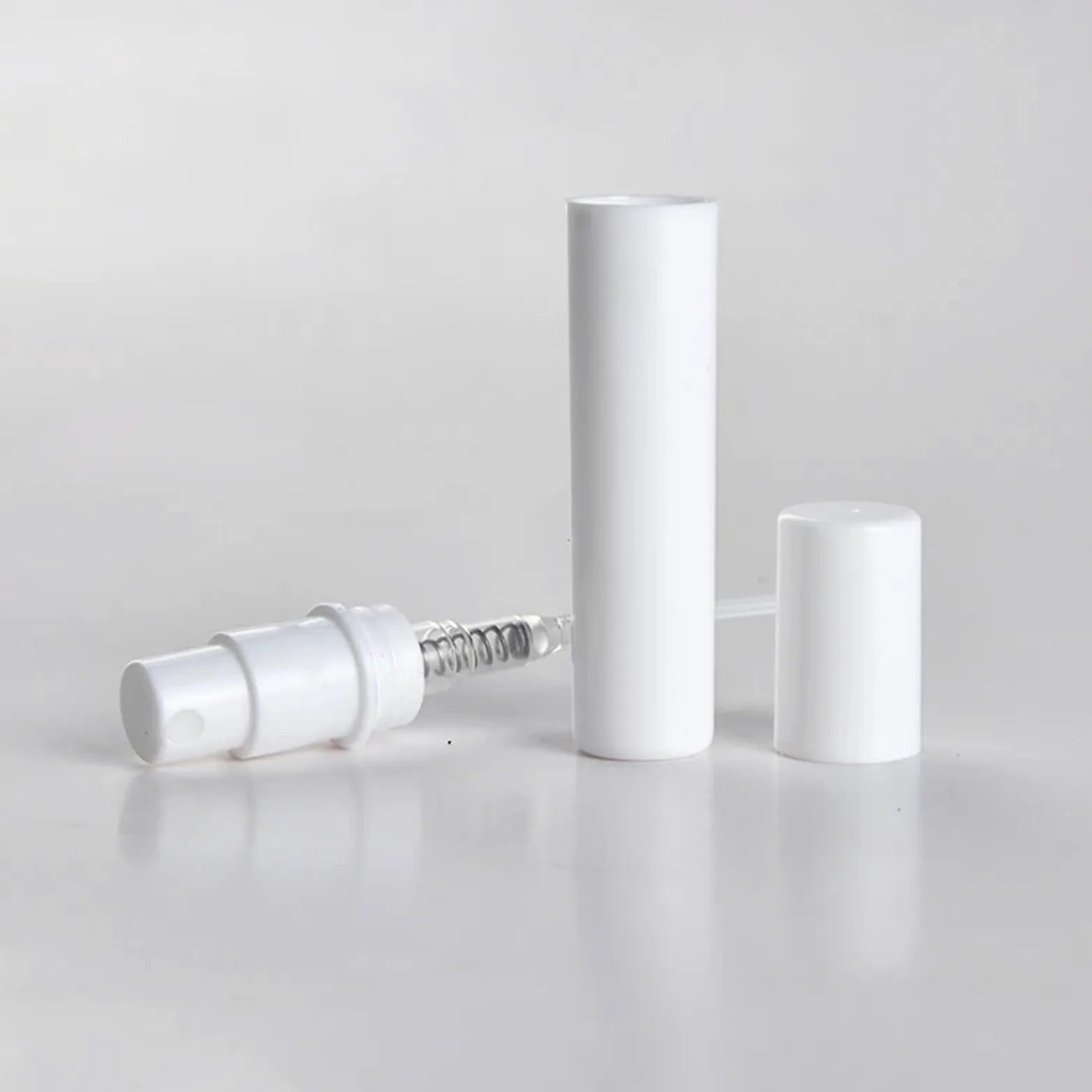 Porta profumo da viaggio 100 pezzi 2 ml 3,0 4 5 Mini flacone spray di profumo in plastica, piccolo campione Atomizzatore nero(White,5ml)