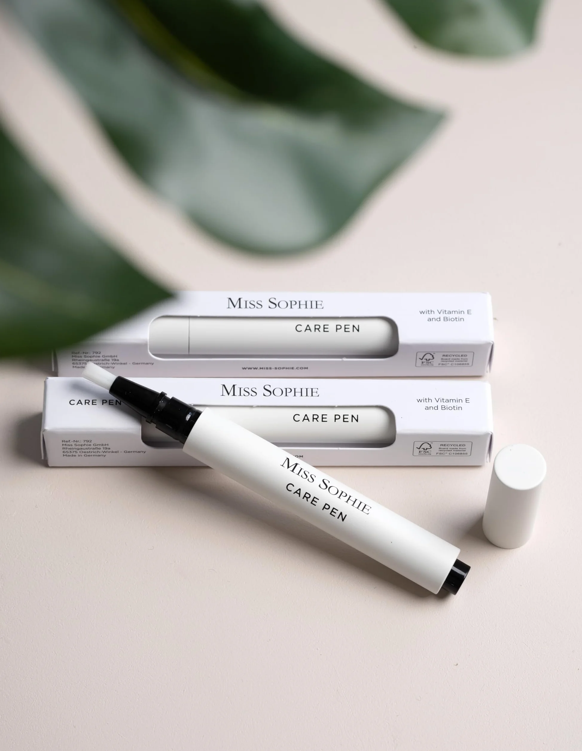 Miss Sophie Nail Care Pen, penna per la cura delle unghie e olio per unghie, 2 in 1, rimuove le pellicole in gel UV senza acetone, cura ricca di vitamine con profumo esotico di mango e cocco
