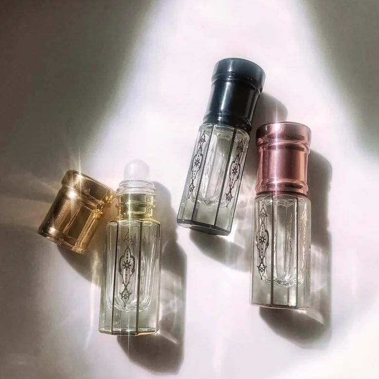 Mini Bottiglie di Profumo da Viaggio, Atomizzatore di Profumo Mini Rotolo di Profumo su Bottiglia 3ml Contenitore Semplice Vuoto Portatile Bottiglia di Olio Essenziale in Vetro Placcato Oro Ricaricabi