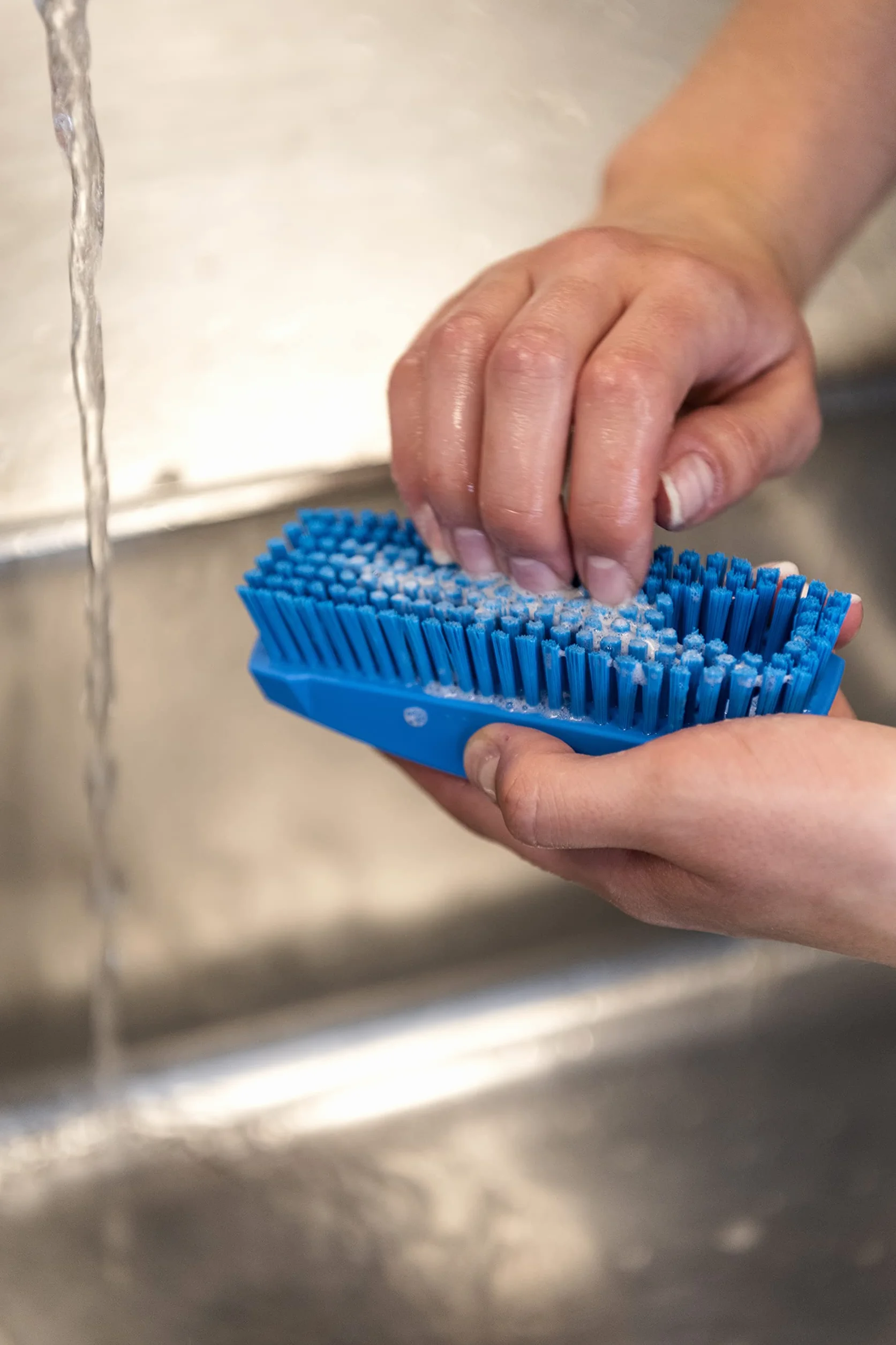Vikan Hygiene 64403 Spazzolino Unghie S, Duro, 130 mm, Blu