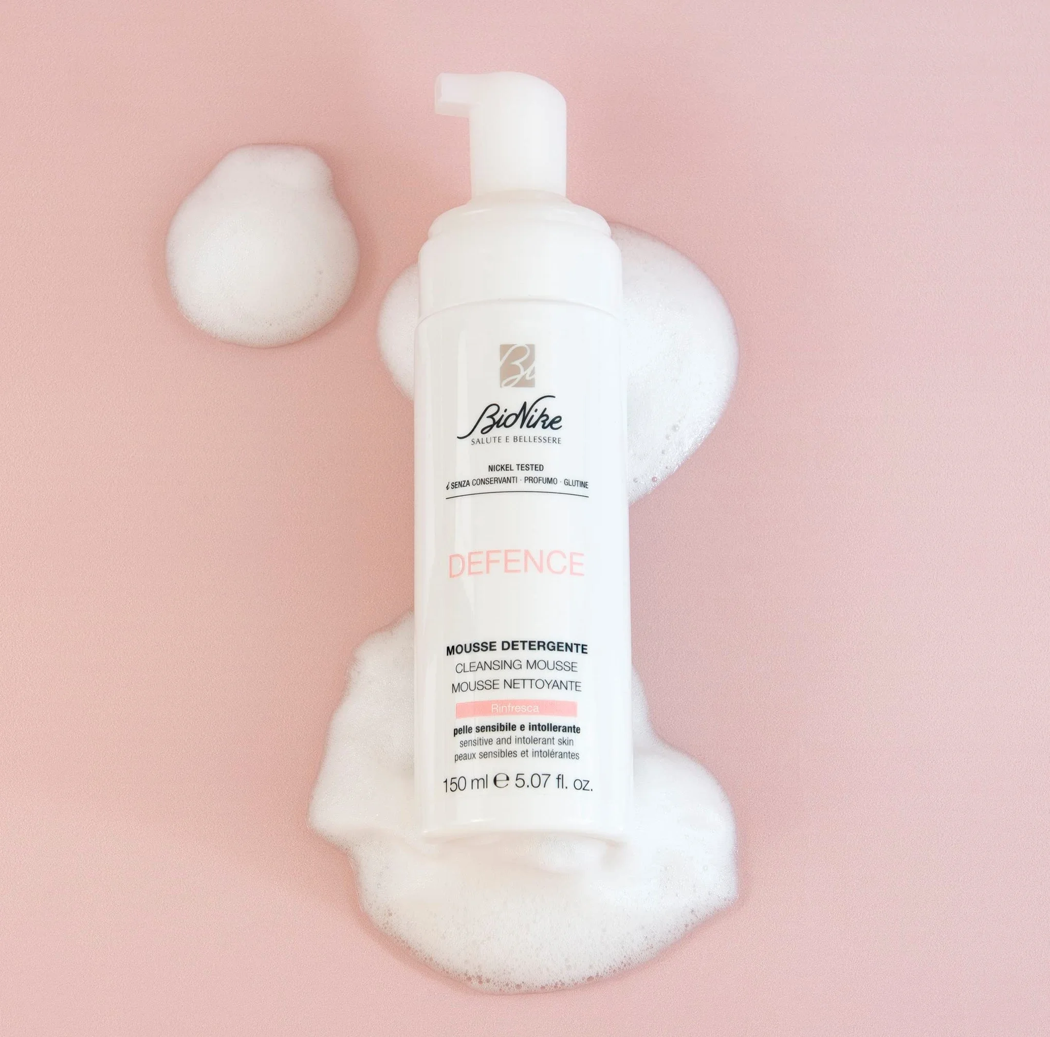 Bionike Defence - Mousse Detergente Viso per Pelli Sensibili e Intolleranti, Azione Delicata, Rimuove il Trucco e Lenisce la Secchezza, Dona Morbidezza e Freschezza, 150 ml