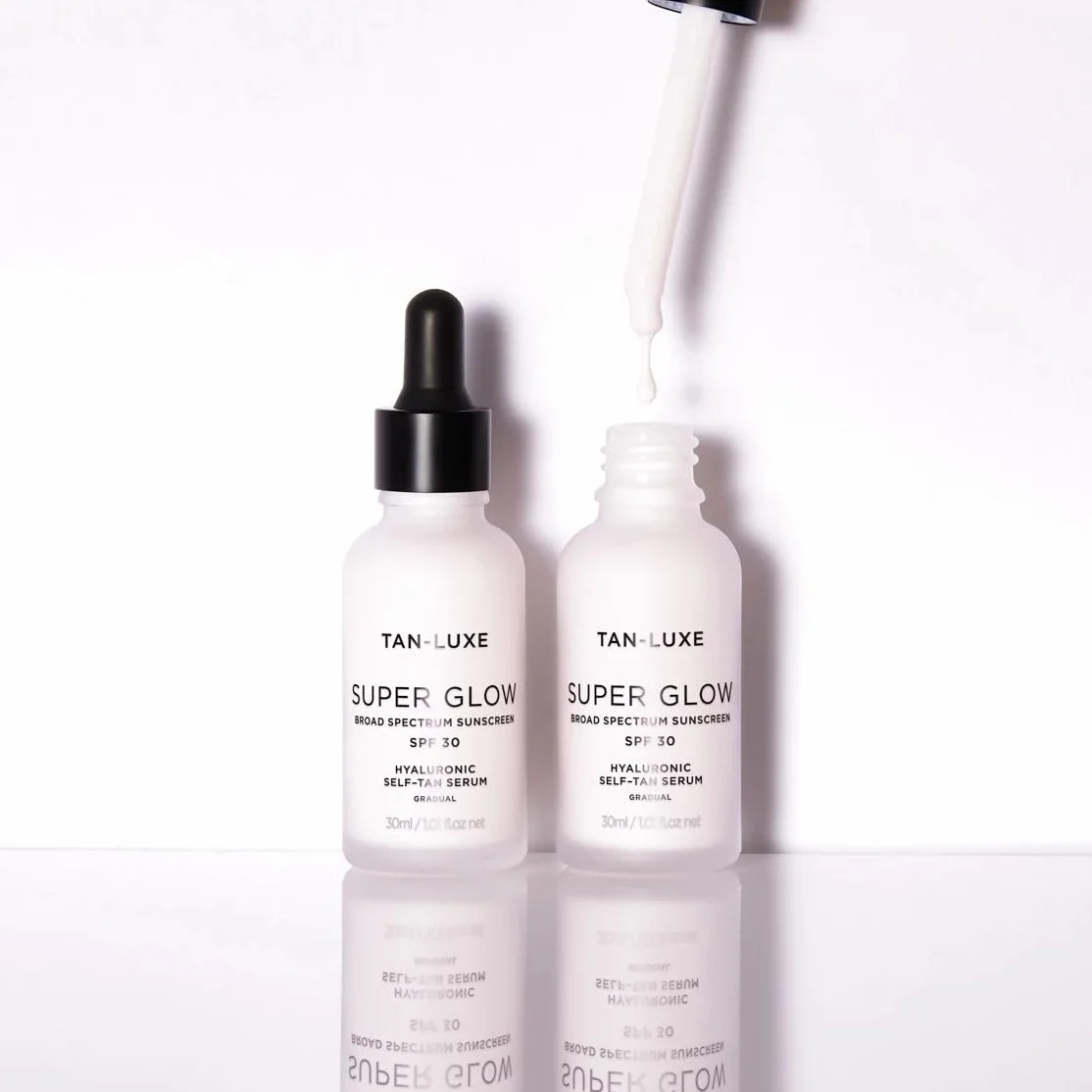 TAN-LUXE SUPER GLOW Siero autoabbronzante, (30 ml) Cura della pelle autoabbronzante graduale quotidiana, cruelty free e vegana