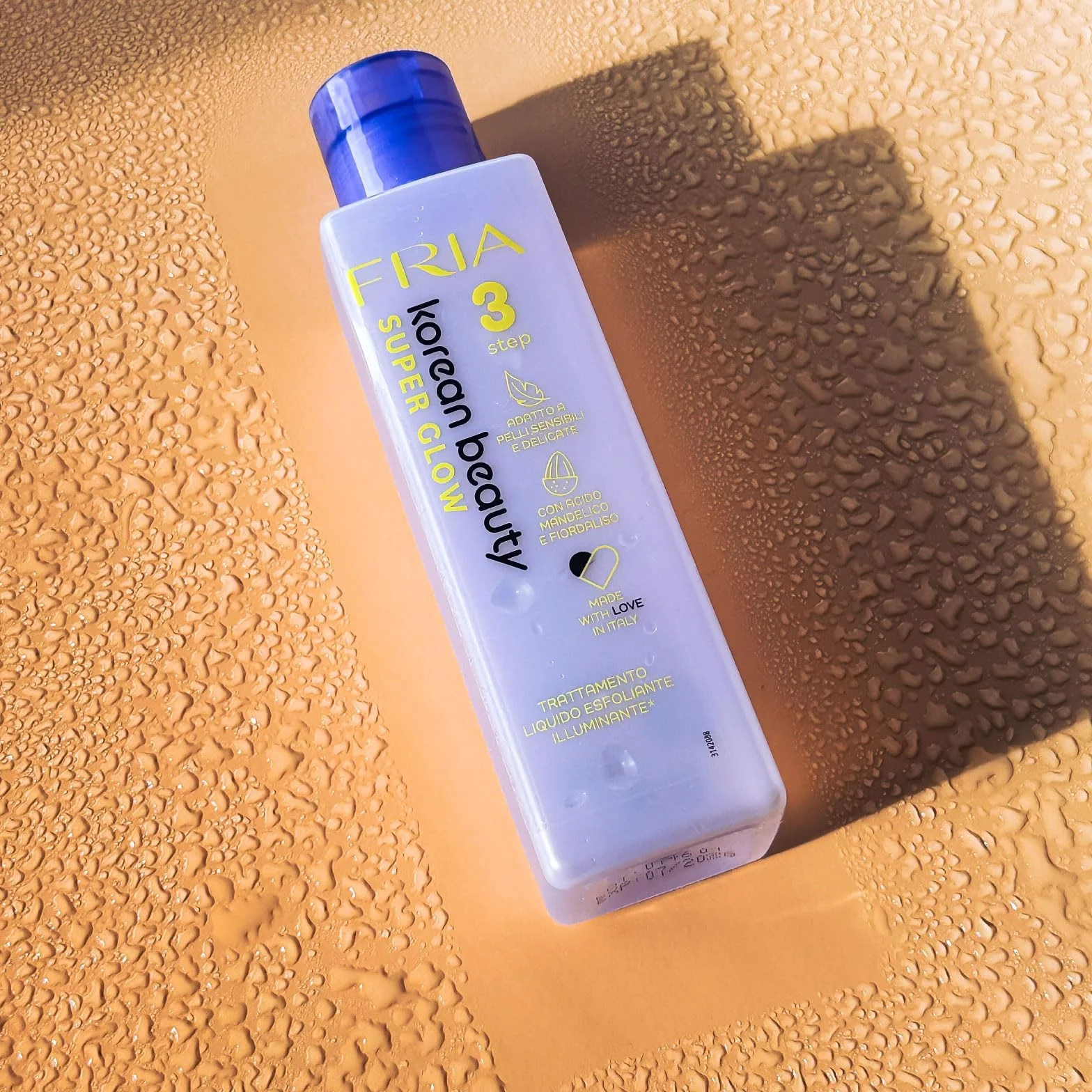 Fria Korean Beauty Trattamento Liquido Esfoliante Illuminante Super Glow, Adatto a Pelli Sensibili e Delicate, Con Acido Mandelico e Fiordaliso, Confezione da 150ml