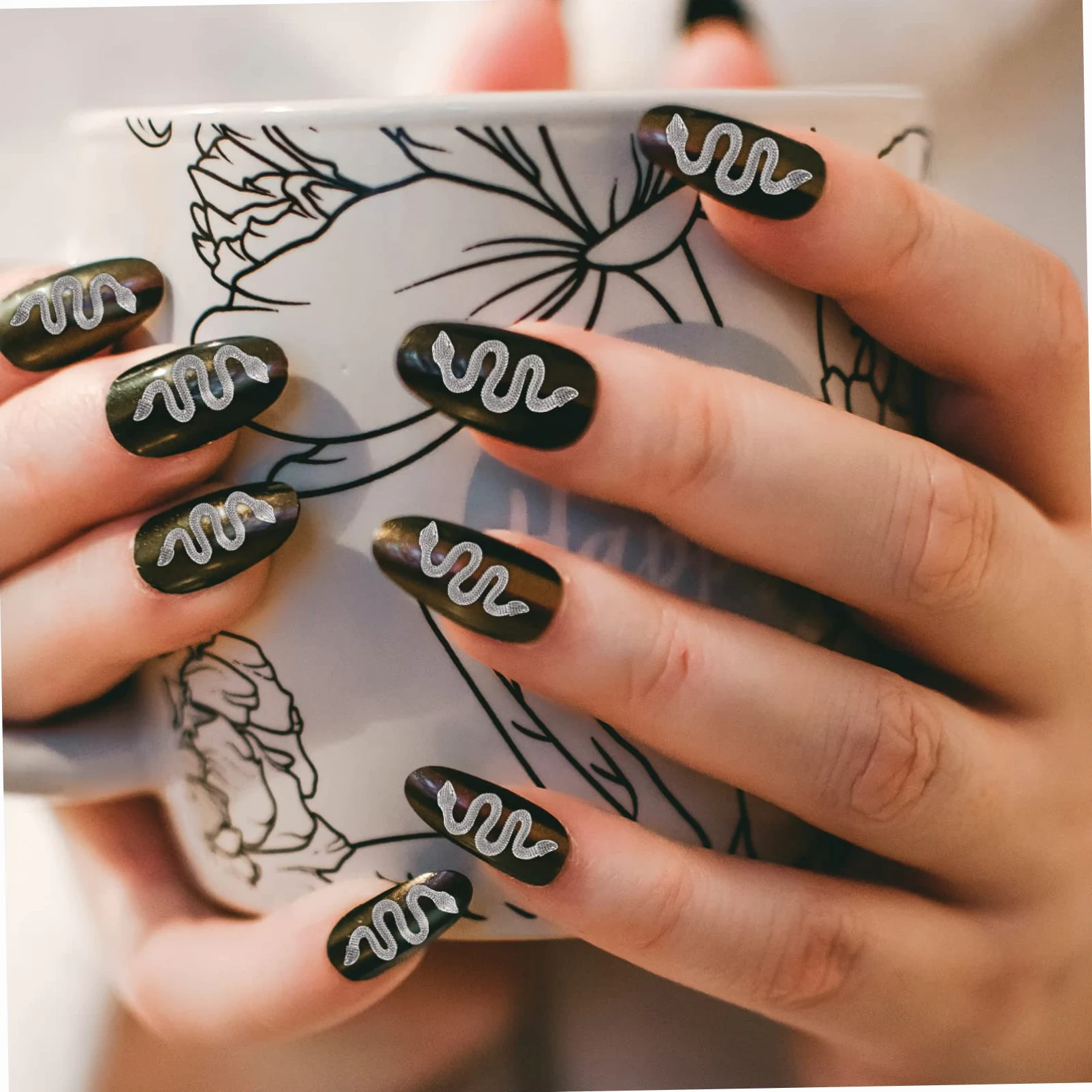 Housoutil 250pezzi Ciondoli Retro Forma Di Serpente Per Unghie Decorazioni Per Nail Art Accessori Eleganti Per Unghie e Crafting Design Unico e Affascinante