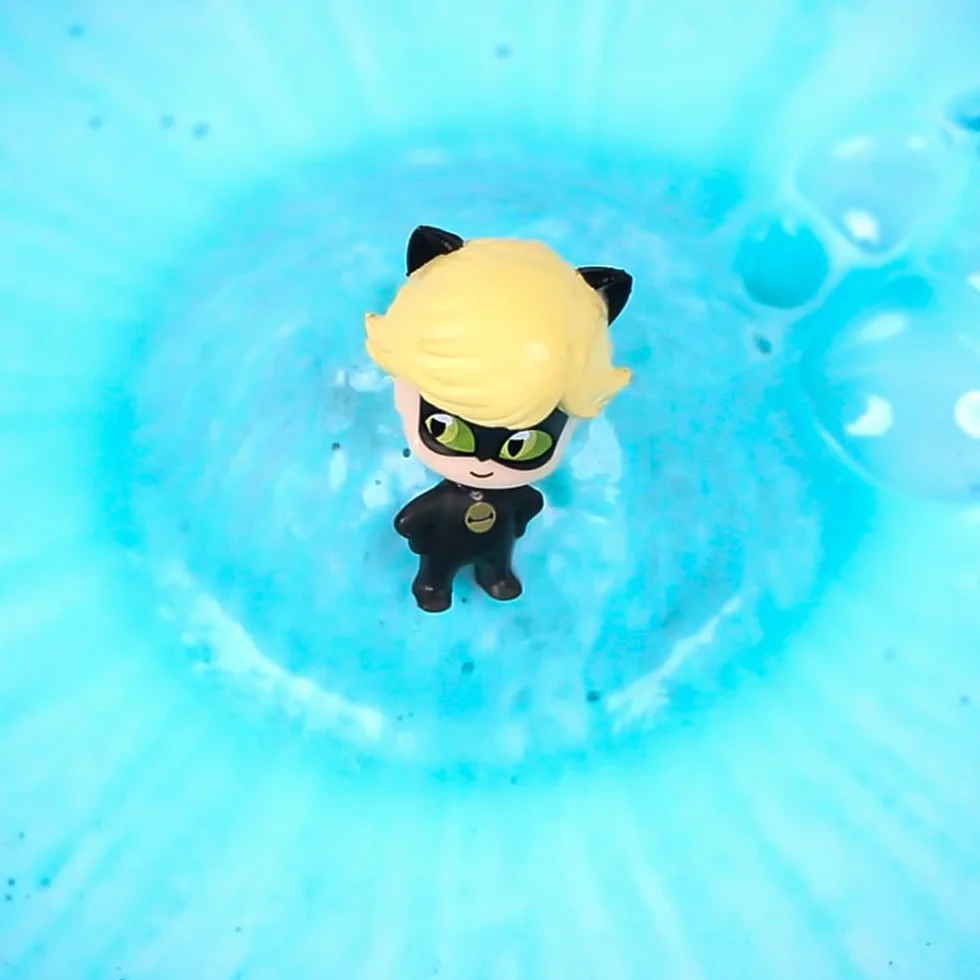 ZIMPLI - Grande Bomba da Bagno Miraculous a Sorpresa, 1 di 6 Giocattoli Miraculous da Collezionare, Uno per Baff Bomb, Regali Collezionabili per Bambini e Bambine