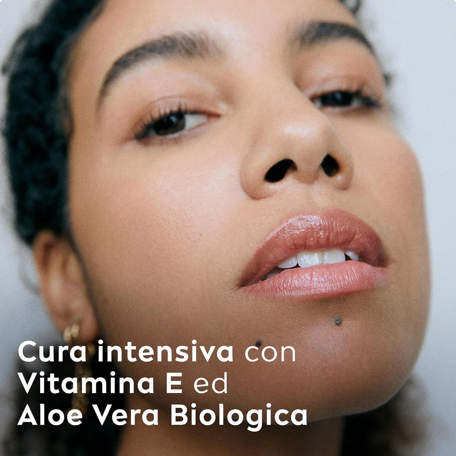 Labello Scrub Idratante Aloe Vera 4.8 g, Scrub Labbra con particelle esfolianti, aloe vera bio e vitamina E, Scrub labbra esfoliante senza oli minerali e microplastiche
