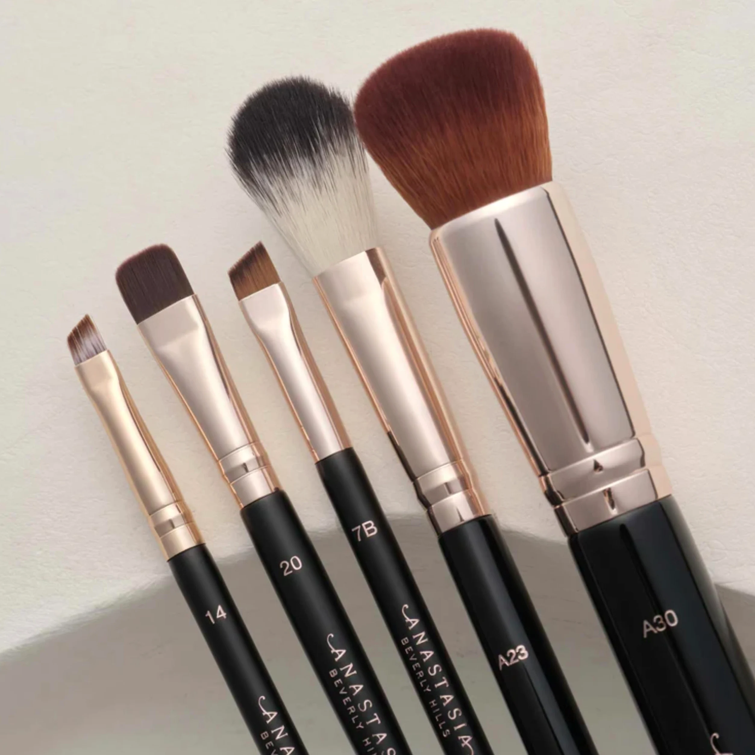 Anastasia Beverly Hills #A30 - Pennello per trucco Kabuki a cupola