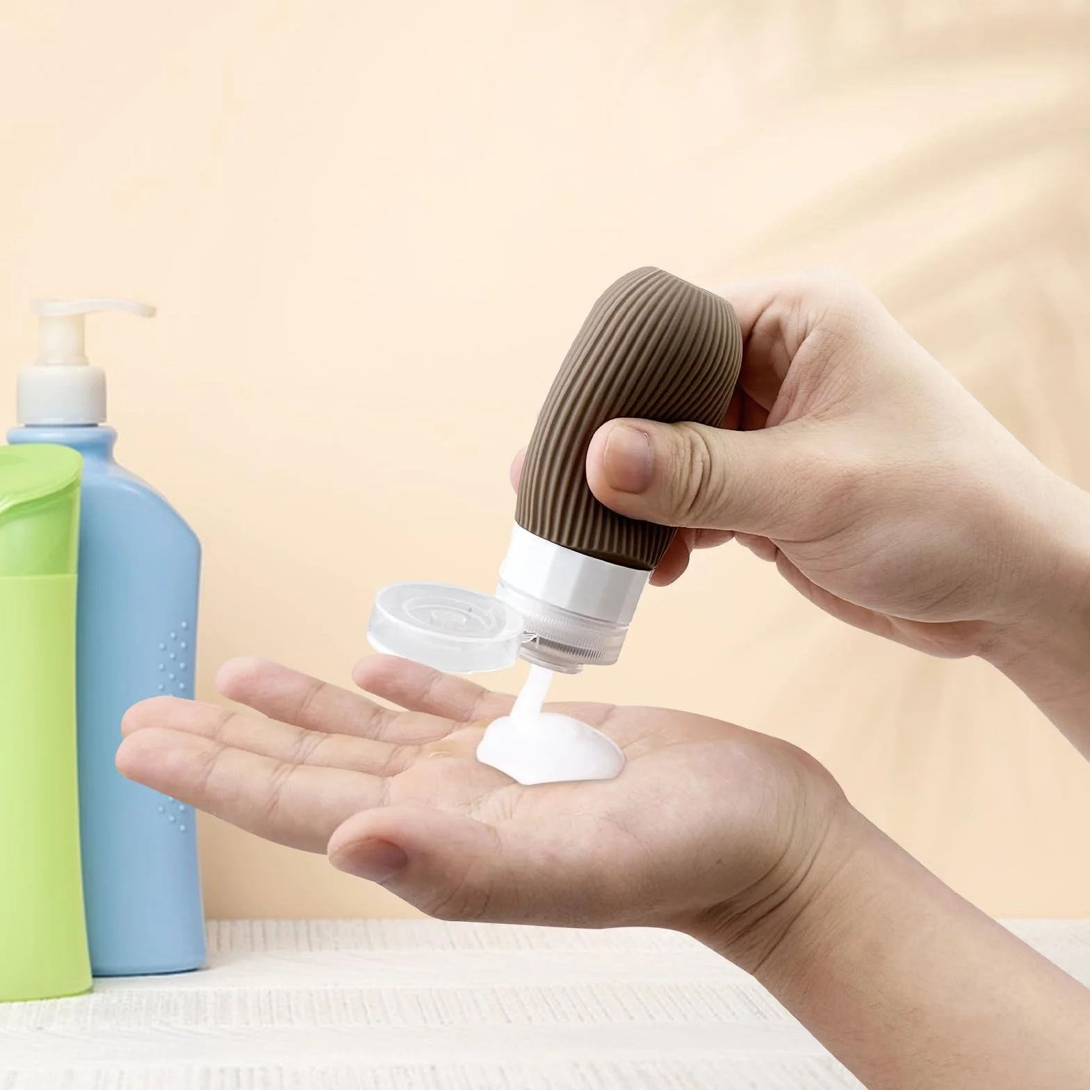 Newpop Contenitori da Viaggio Per Liquidi(4Pcs), Kit Bottigliette Aereo Prodotti Igiene Travel, 4 Pezzi Flaconi in Silicone 100 ml Set, Bagno Boccette Contenitore Bottiglie Shampoo da Viaggio