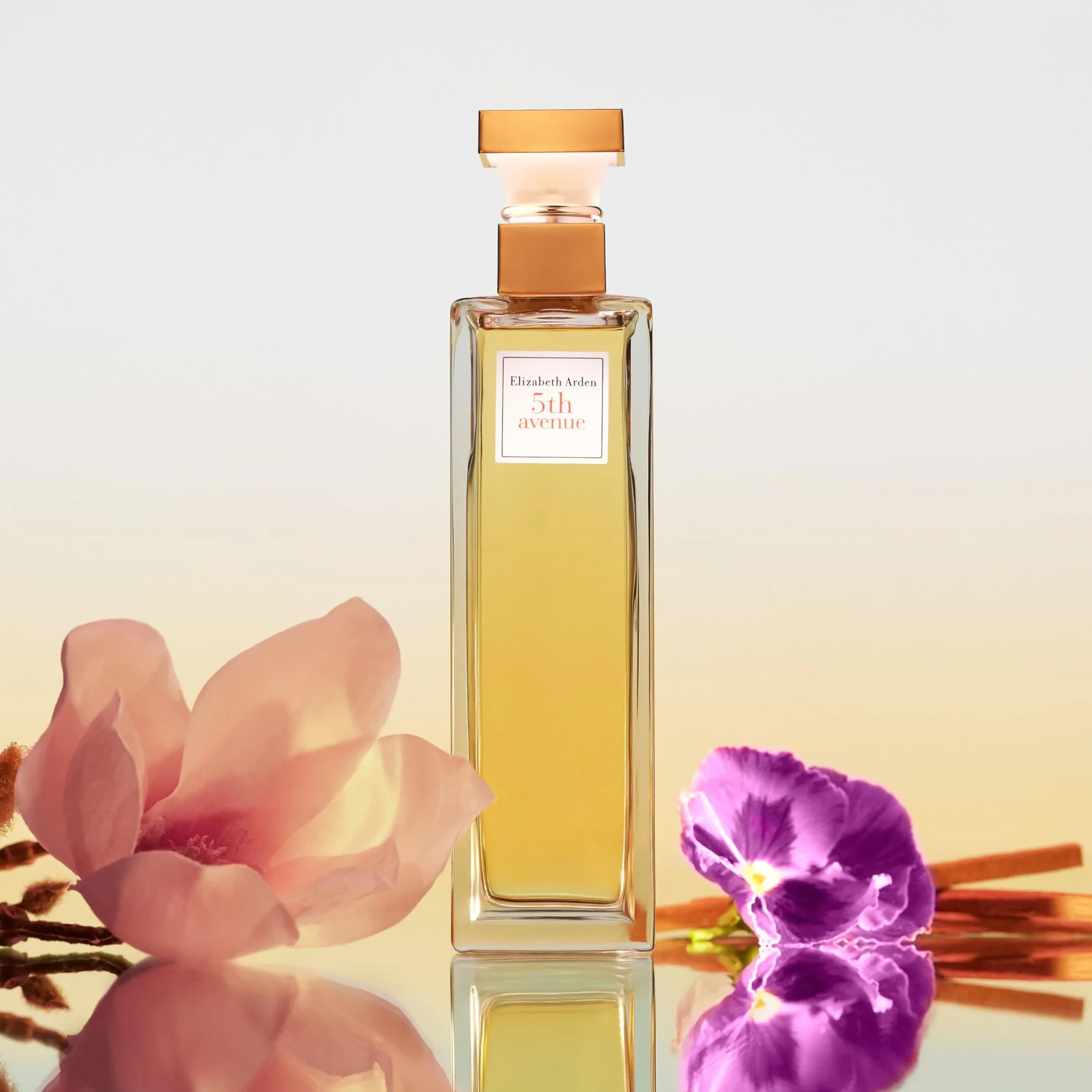 Elizabeth Arden - 5th Avenue, Eau de Parfum Spray, Profumo Femminile, Raffinato ed elegante, con Magnolia Rosa, Viola ed Ambra, Note Floreali, Profumo per Donna - 125 ml