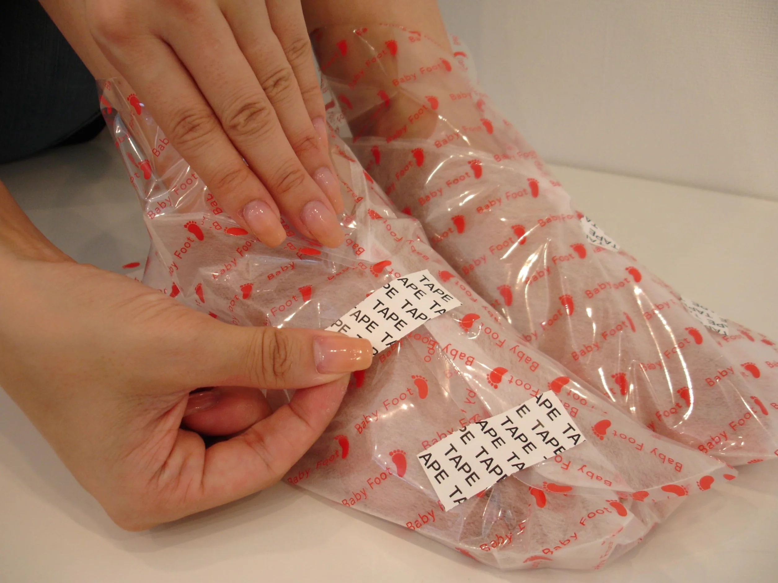 Baby Foot peeling delicato per calli, descrizione in italiano all'interno della confezione