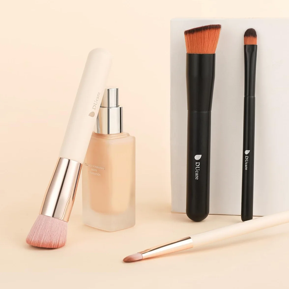 DUcare Pennello per fondotinta e pennello per correttore 2 pezzi -Pennello Fondotinta Liquido Trucco Cipria Pennello Kabuki professionale Perfetto Per Foundation, Polvere