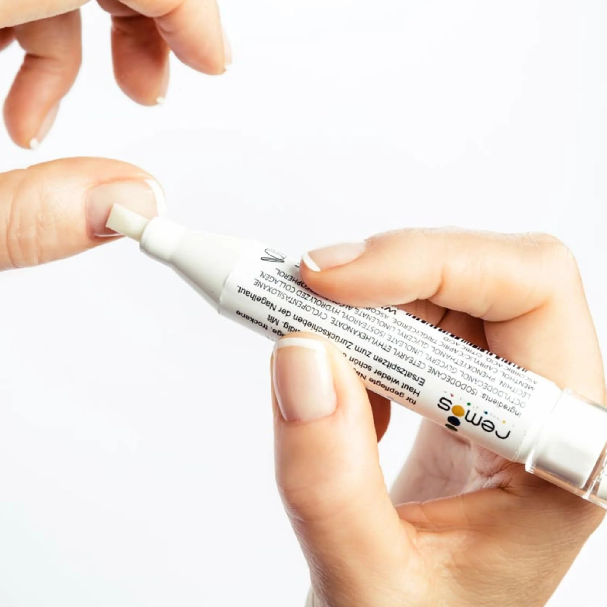 REMOS Penna all'olio per cuticole con collagene per spingere indietro e nutrire le cuticole