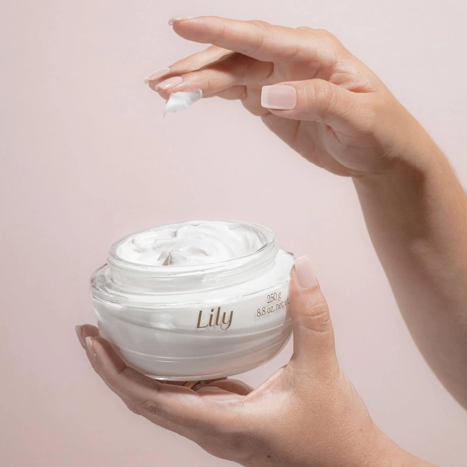 O Boticário Lily | Set regalo | Crema corpo 250 g + Glow 250 g | Set regalo da donna, crema corpo 250 g + gel-crema Lily Glow da 250 g, profumo di giglio, idrata e illumina, vegano
