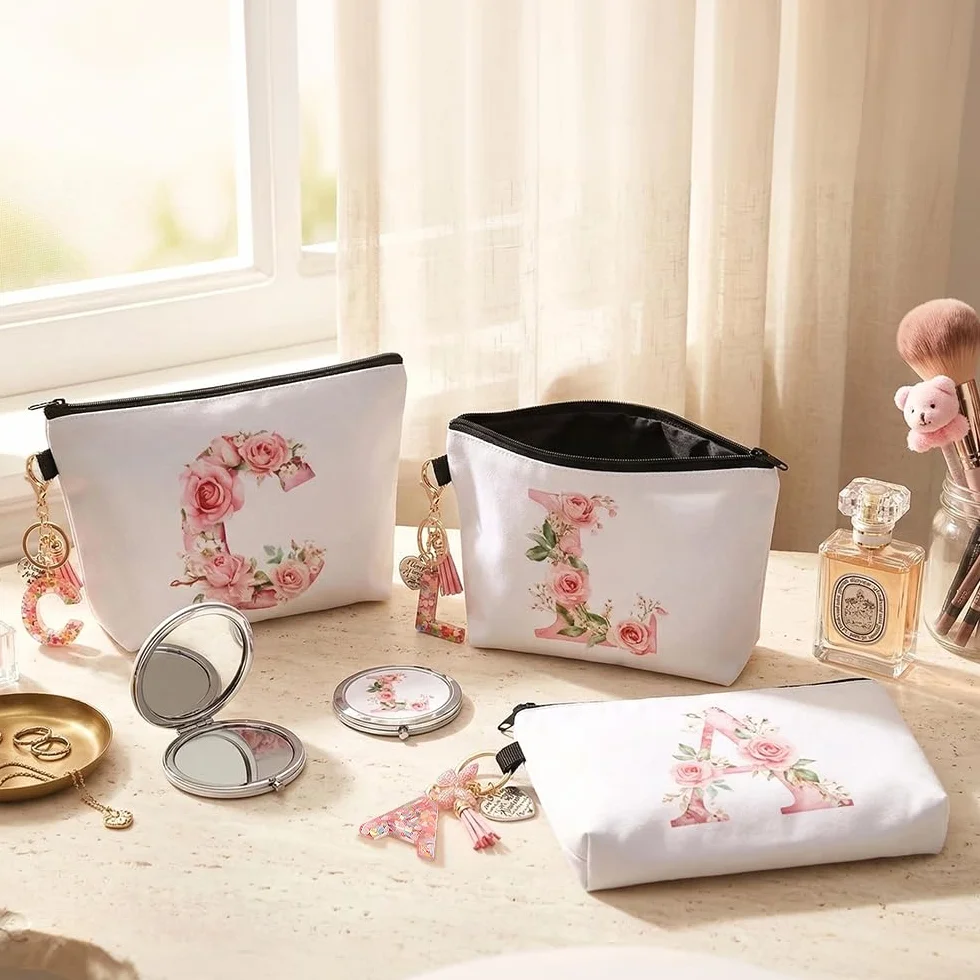 WALLFID Pochette Personalizzata con Lettere, Pochette da Make-up con Specchio & Portachiavi Motivazionale, Iniziali A–Z, Ideale come Regalo per Ragazze, Donne & Testimoni di Nozze (C)