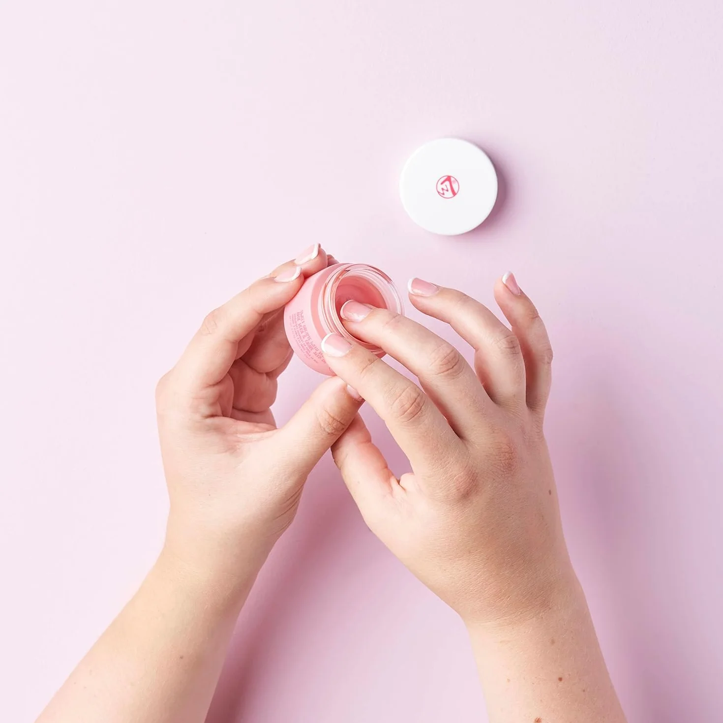 W7 Maschera Labbra Notte Sweet Dreams alla Fragola - Vitamina E, Aloe Vera e Olio di Semi d'Uva - Per labbra idratate, carnose e irresistibili