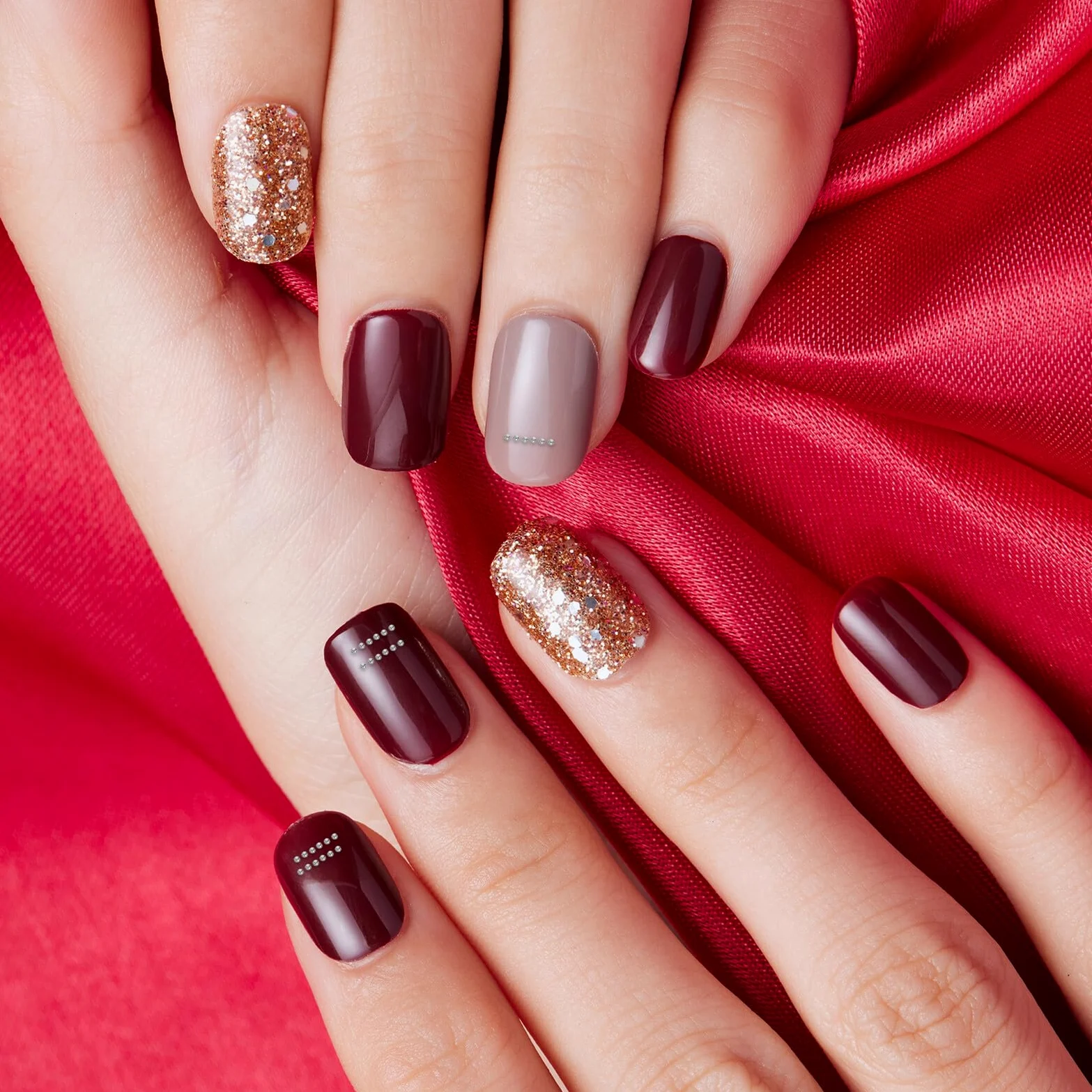 Perline Metalliche Mini per Unghie Decorazione Nail Art Perline Rotonde in Metallo Resistenti per Manicure Donna Accessori Creativi per Design Unghie Glamour
