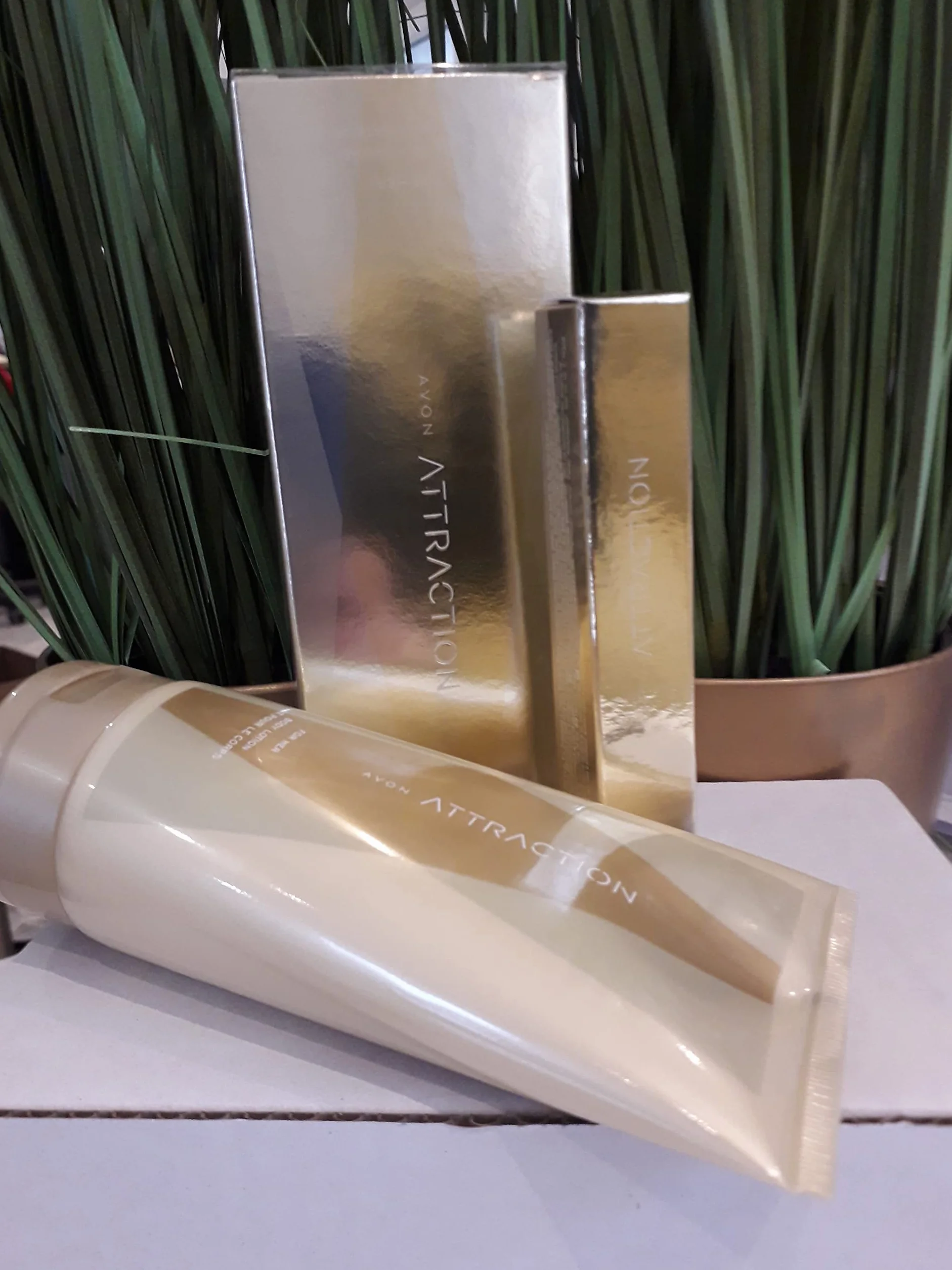 Avon Set Attraction per lei Eau de Parfum + lozione per il corpo + spray tascabile