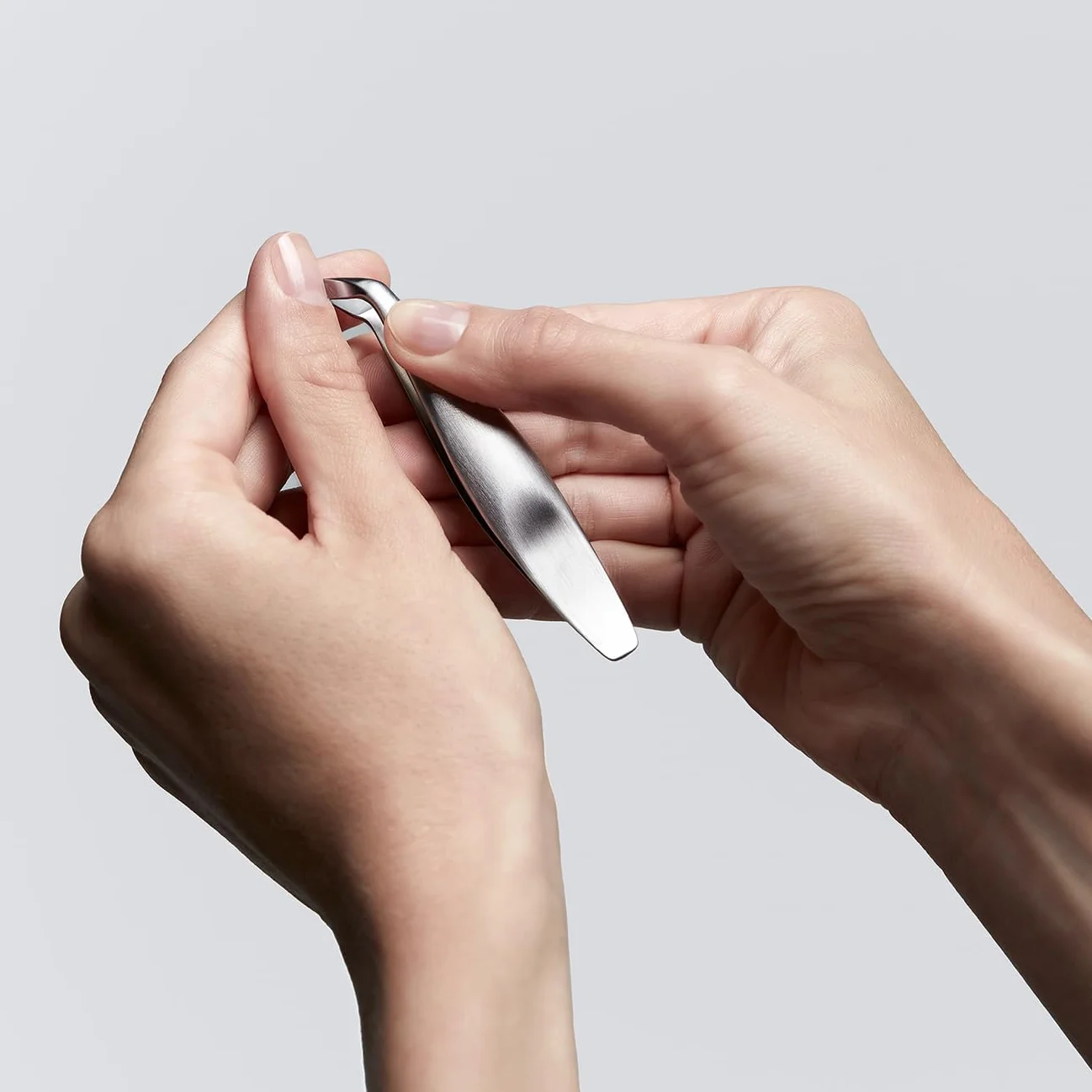 ZWILLING Tronchesino per cuticole, bordi taglienti e angolati, ipoallergenico, finitura opaca, argento