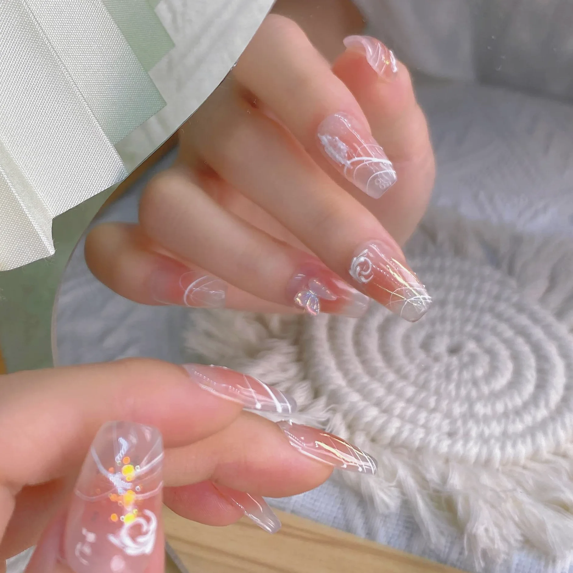 AKAZI Unghie finte a Pressione, 10 Pezzi indossabili per Manicure, Unghie finte Fatte a Mano, Set di Unghie finte Artificiali riutilizzabili per Donne e Ragazze (L) (S)