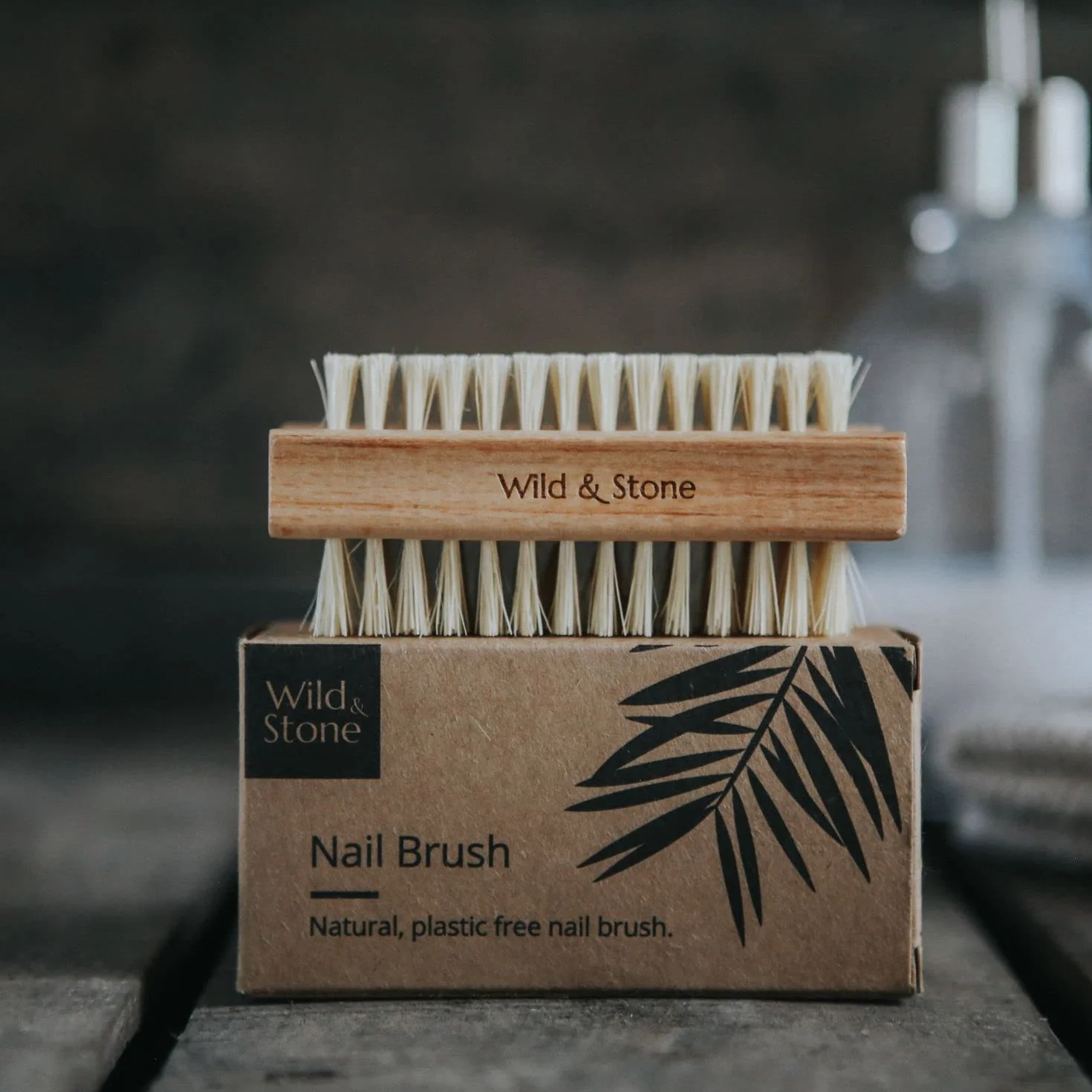 Wild & Stone Spazzola per unghie in legno di faggio FSC sisal naturale