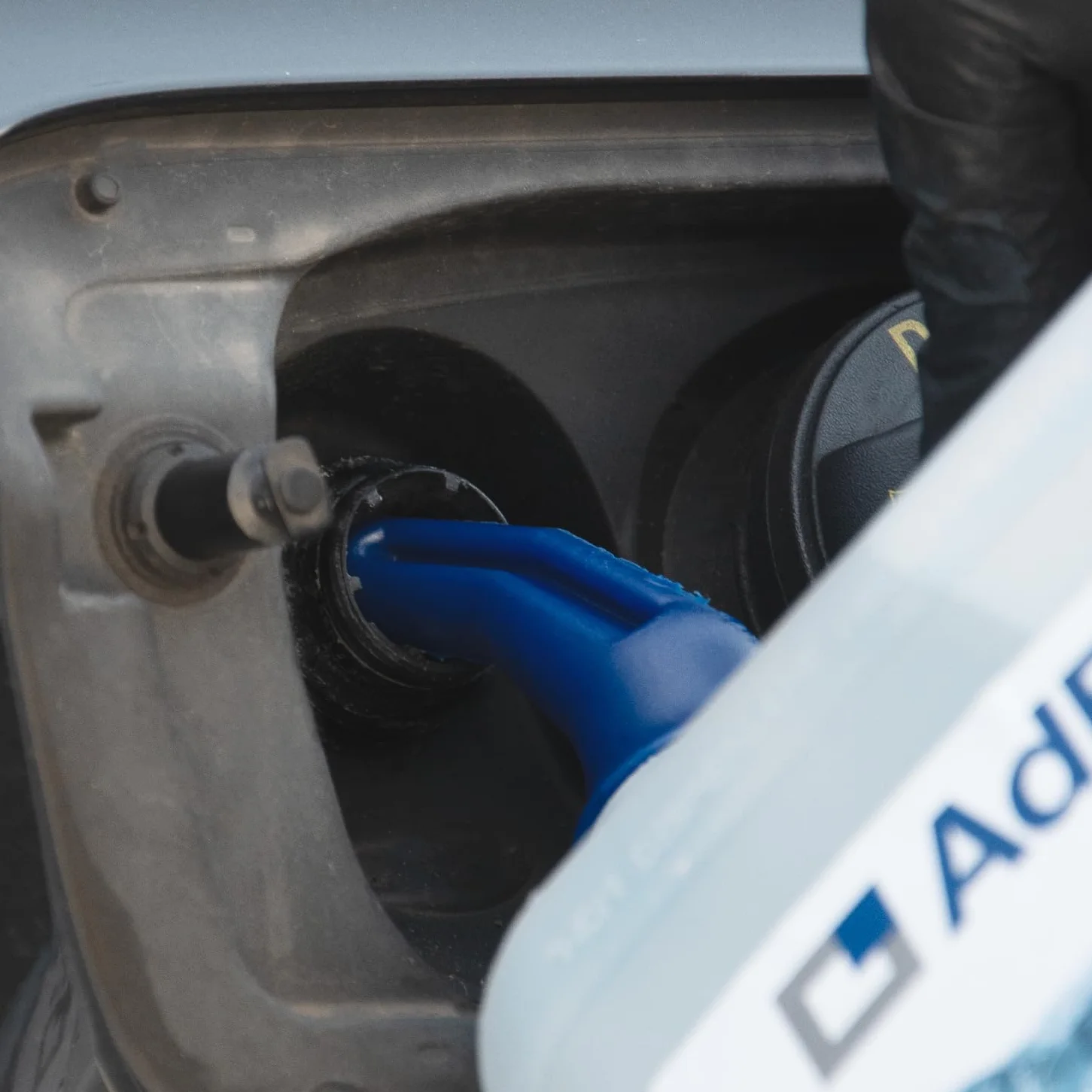 AdBlue Additivo Motori Diesel Riduzione Emissioni NOx Urea ISO 22241-1 10 L (2 x 5 L) Beccuccio Incluso
