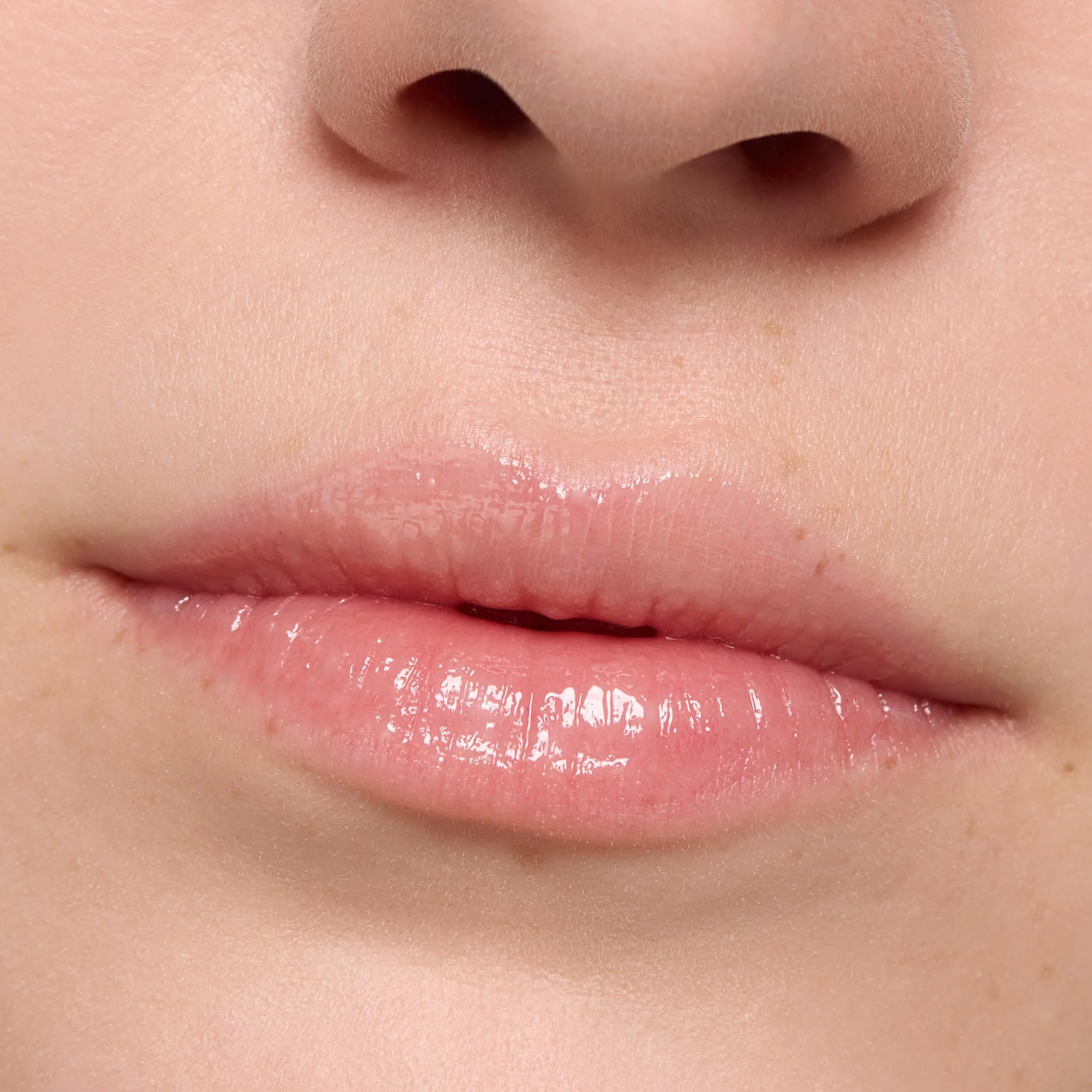 Essence Super Peptide Glossy Lip Treatment, Levigante, Con Vitamine, Curativo, Lucida (10ml)