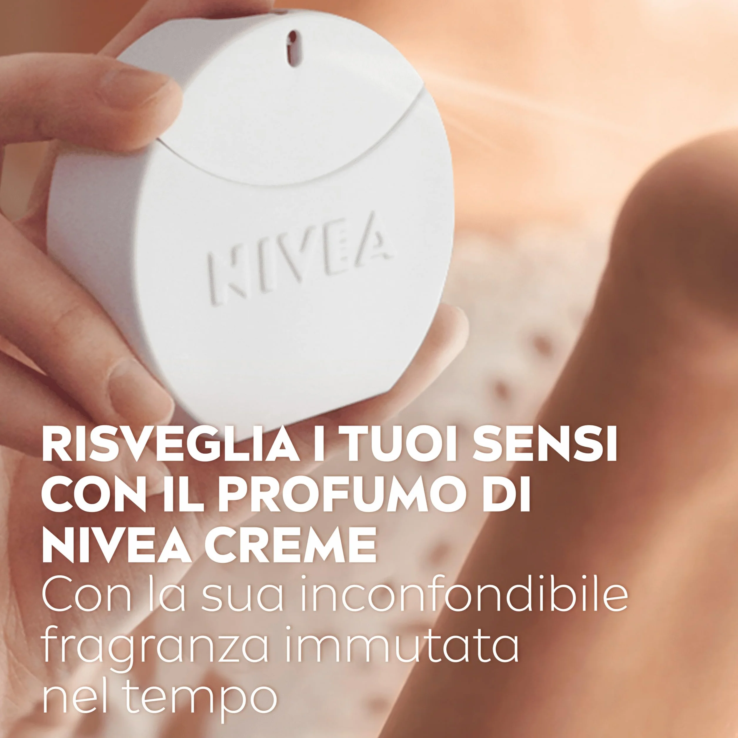 NIVEA Creme Eau de Toilette 30 ml, Profumo donna e uomo unisex dall'iconica fragranza di crema idratante NIVEA Creme, Acqua profumata dalle note floreali con cofanetto ideale come idea regalo