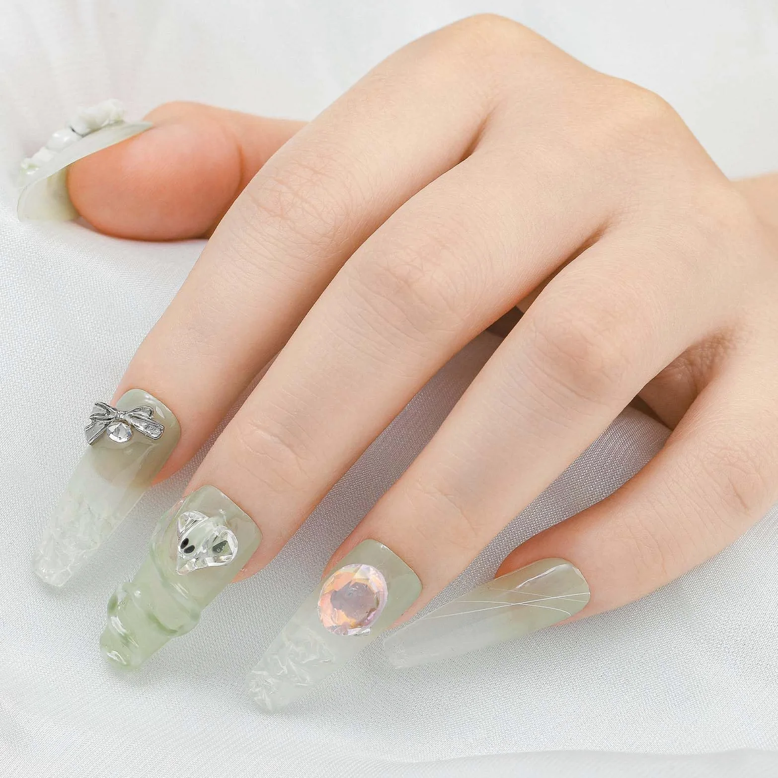 Bara lunga Chiodi a pressione Strass Gradiente Unghia finta Farfalla Rosa Unghie finte Brillantini Cristalli Unghie con colla riutilizzabile per donne e ragazze 10Pz