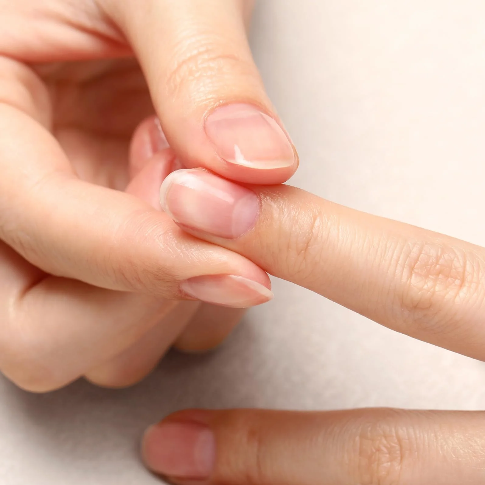 Bluesky Solvente per Cuticole 30g, Acido Ialuronico e Camomilla, Ammorbidente Pelle Morta ad Azione Rapida 15 Secondi per Preparazione Manicure Gel e Acrilico