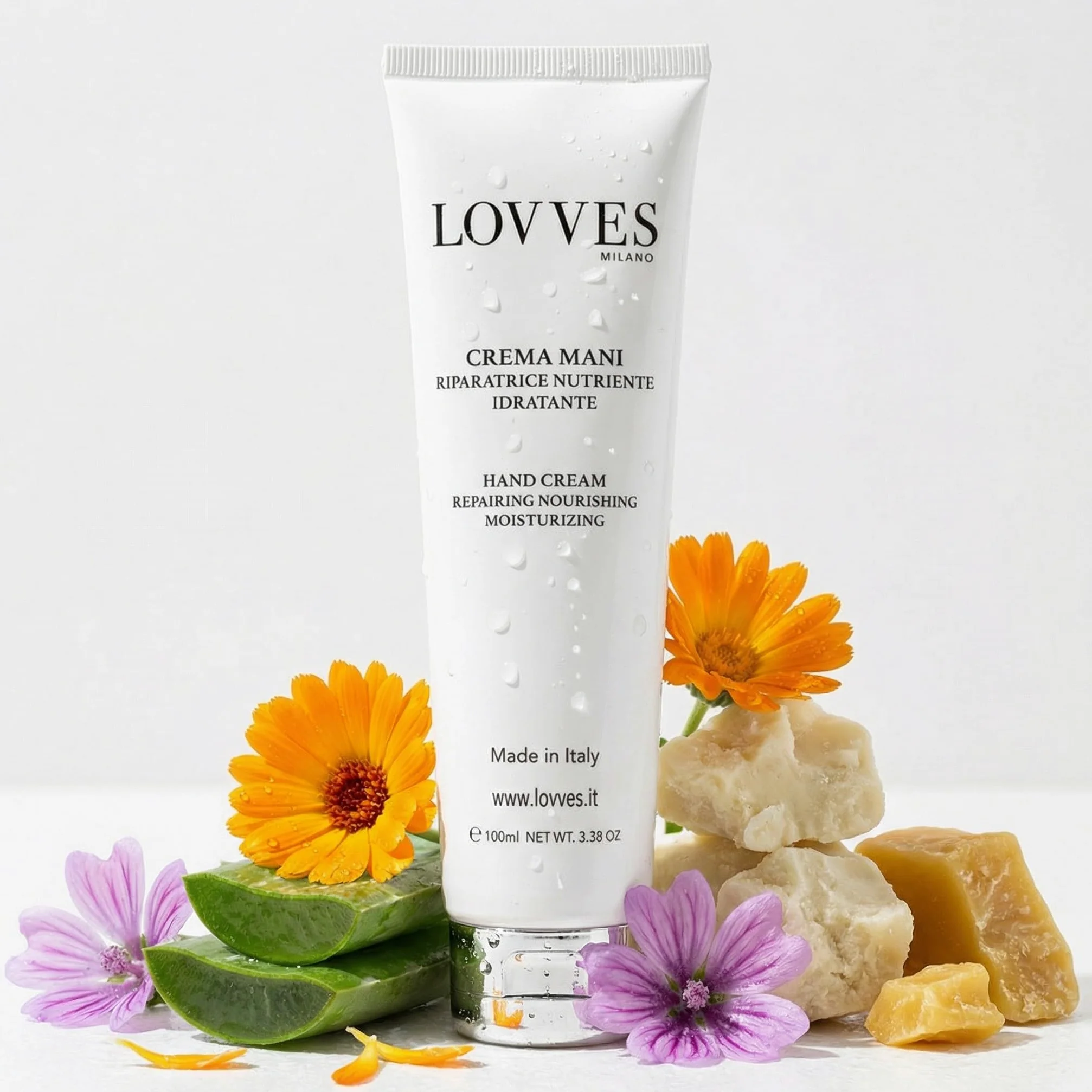LOVVES Crema Mani, Alta Cosmesi Naturale, Effetto Lifting, Riparatrice Nutriente Idratante, Formulata Come Trattamento Antieta’, Preserva l’aspetto Giovane delle Mani. Formato 100 ml