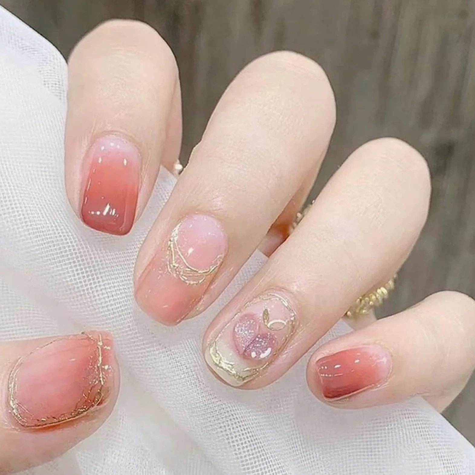 Unghie Finte Quadrate Corte Copertura Completa con Colla Gradiente Francese Staccabile Pressa sulle Unghie 24 Pezzi Suggerimenti per Nail Art per Unghie per Saloni di Bellezza e Donne Nail Art Fai-d