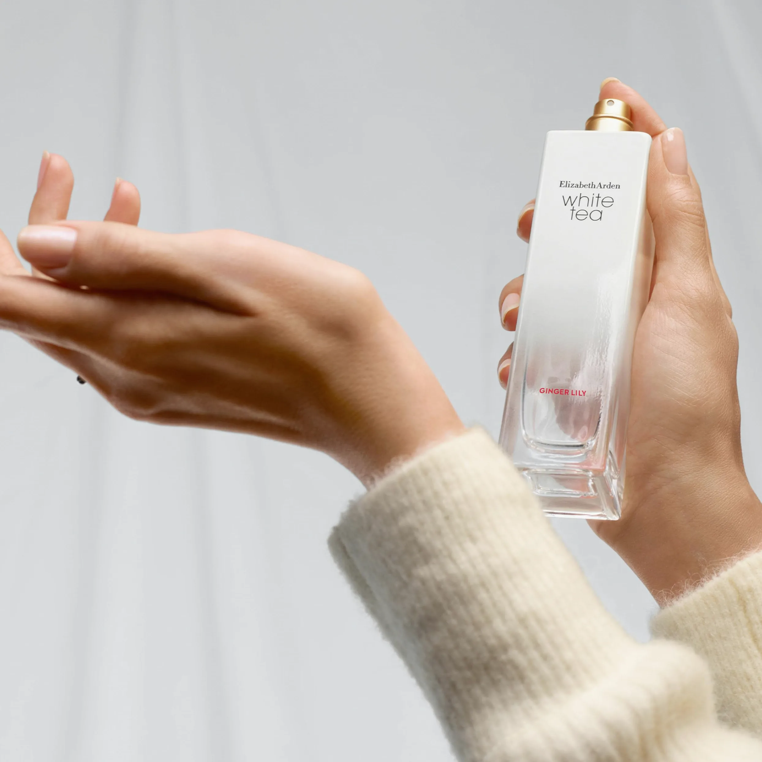 Elizabeth Arden – White Tea Ginger Lily Eau de Toilette Spray: fragranza dolce e floreale con giglio allo zenzero, estratto di tè bianco e legno di Madras, fresca e sensuale, per il benessere, 50 ml