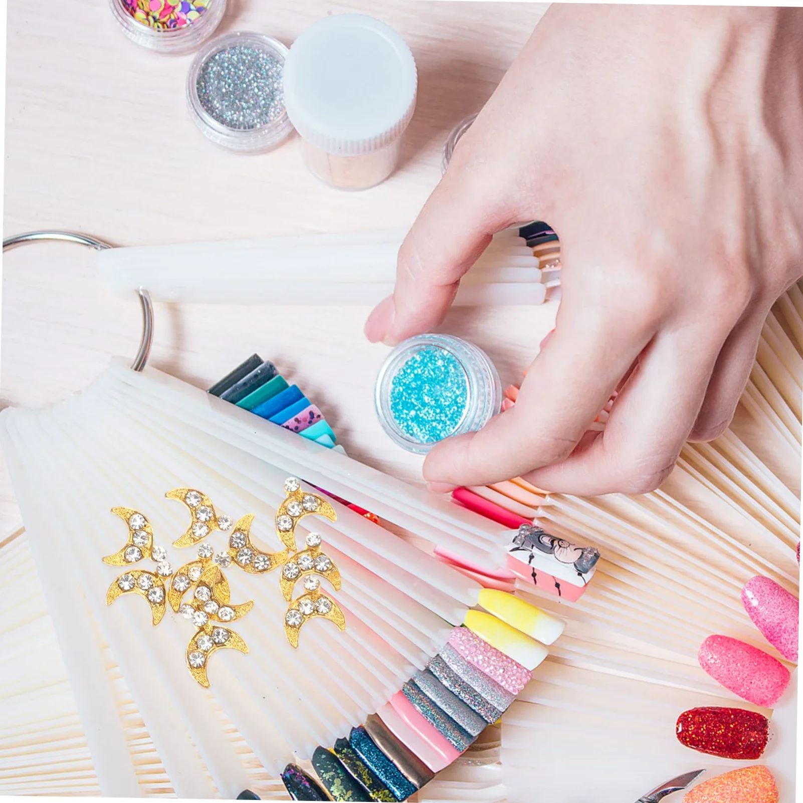 SHERCHPRY 4 Set Ciondoli Unghie Metallo Decorazioni Per Nail Art Accessori Glamour Per Unghie Con Facili Applicare E Personalizzare 30 Pezzi*4