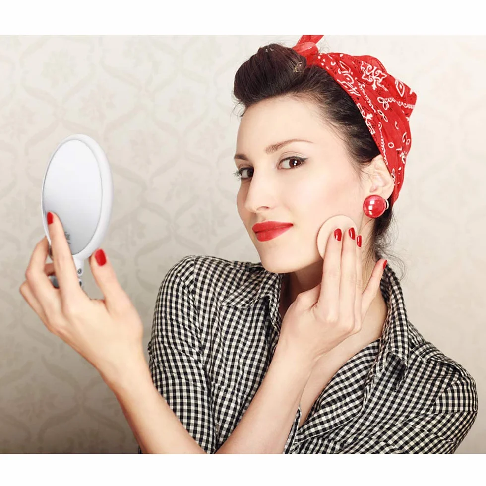 Specchio Trucco Bifacciale Ingranditore 5X/1X Specchio Cosmetico a Mano con Manico Pieghevole Specchietto da Viaggio Portatile per Sospeso Tavolo, Hand Held Mirror Tondo Piccolo (Bianco)