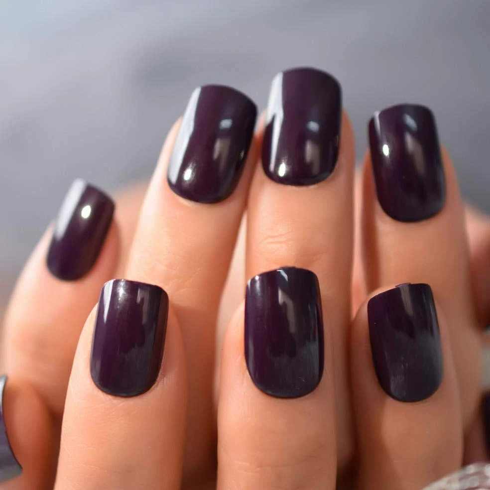 ACiyD Unghie finte Corte Unghie finte Viola Scuro Classiche Unghie finte quadrate Lucide a Testa Piatta con Adesivo Blu sul Retro