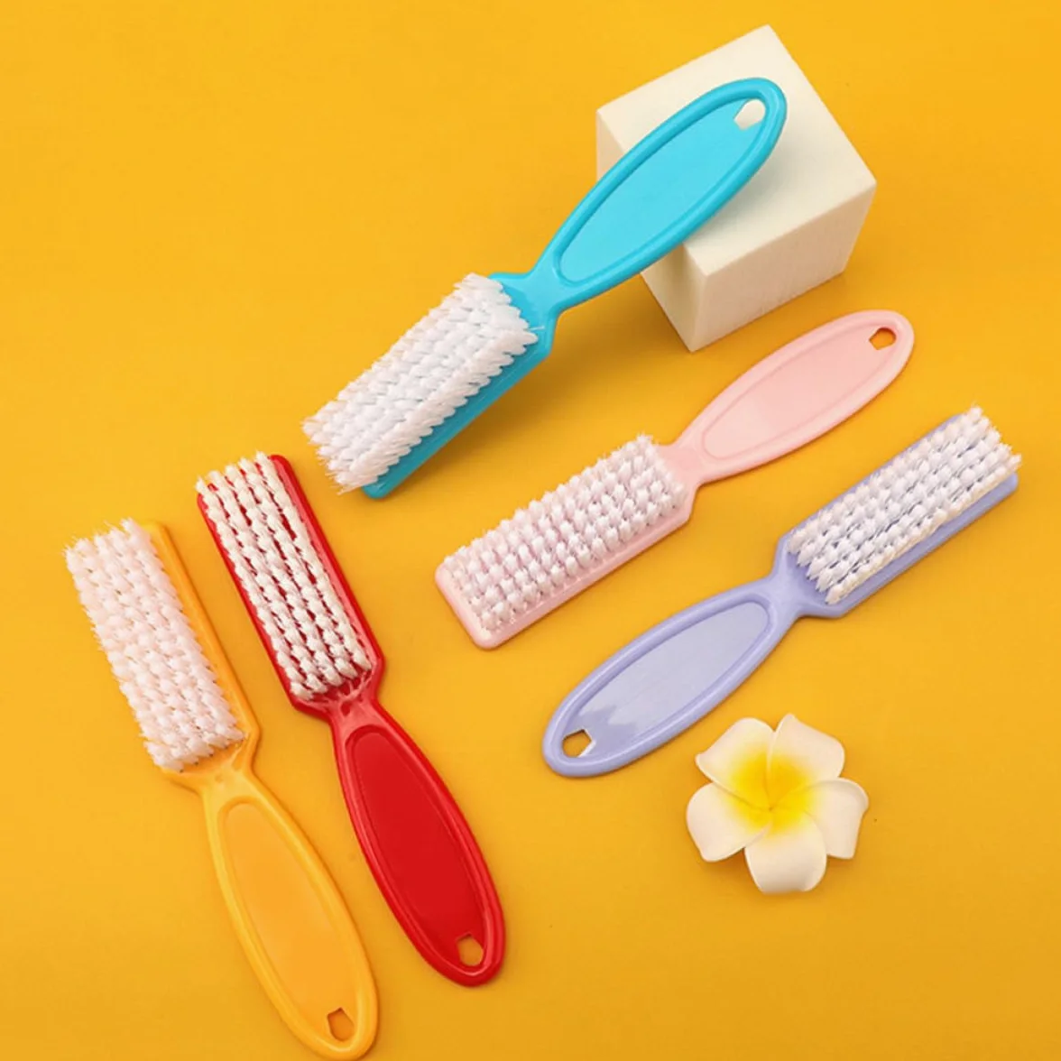 Set 24 Pezzi Spazzole per Unghie in Plastica Manico, Facile da Tenere, per Manicure e Pulizia Unghie in Viaggio o Cucina Colore Casuale