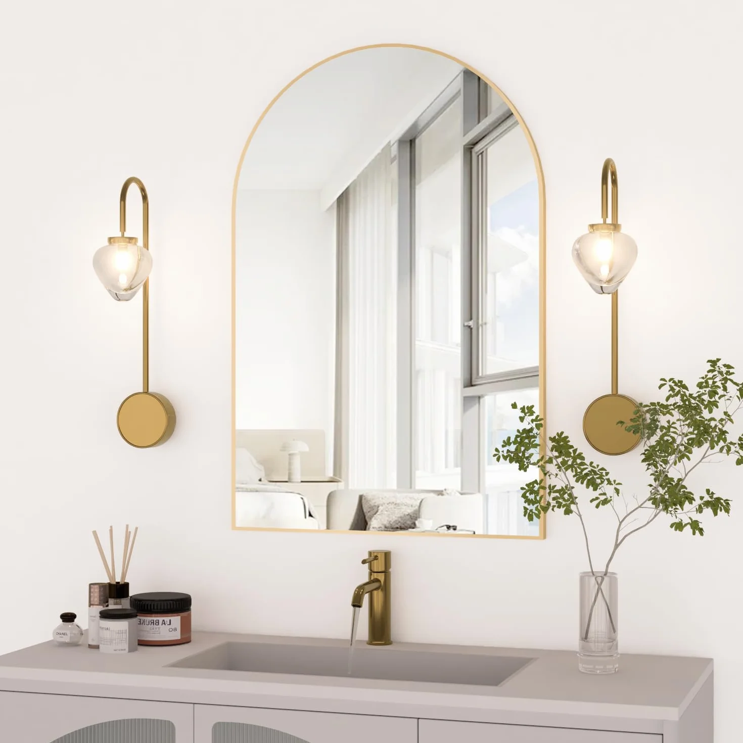 Specchio da parete ad arco 60x90 cm con cornice in metallo dorato per bagno