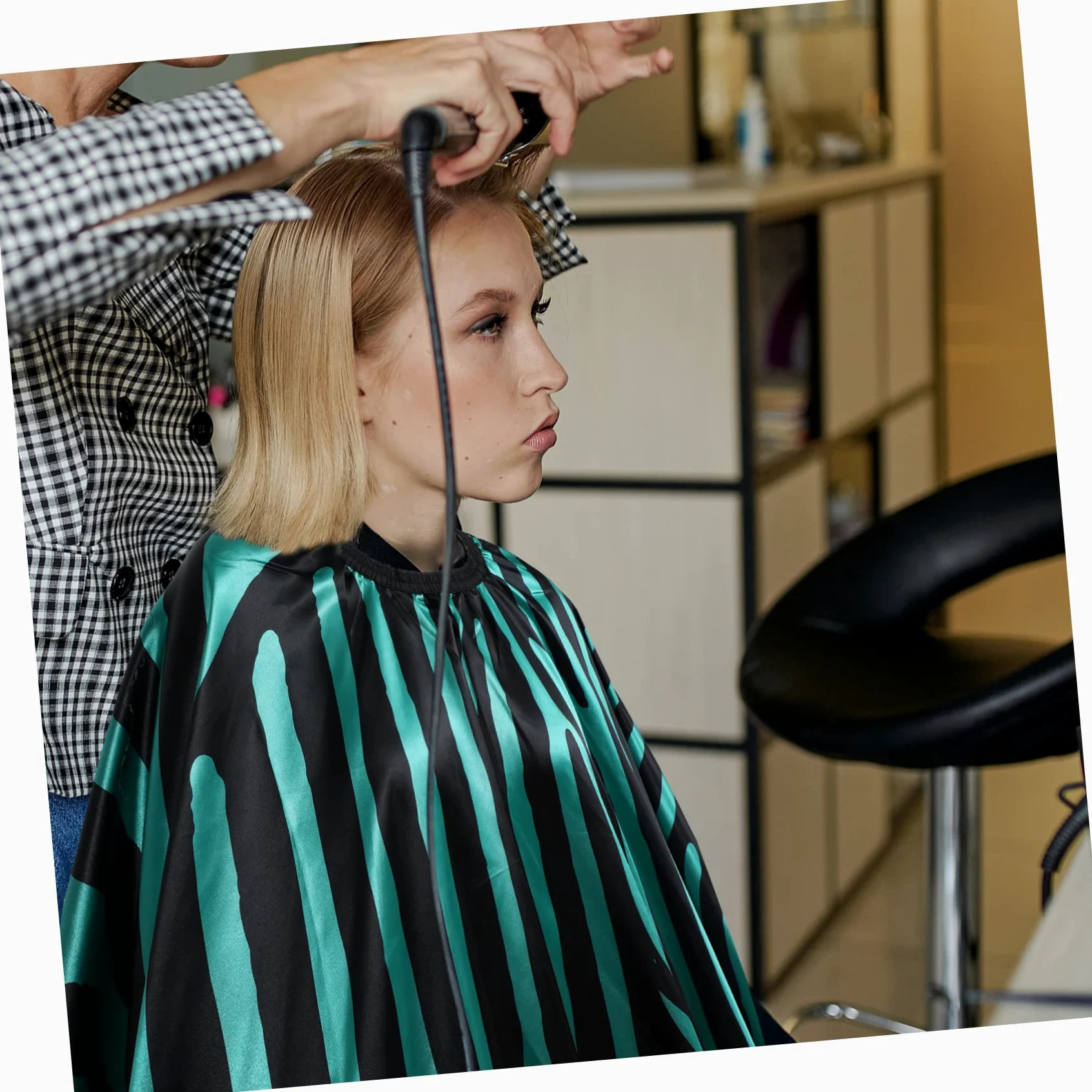 Per Taglio Capelli Da Barbiere Grembiule Da Salone in Materiale Traspirante Per Acconciature e Tinture Adattabile Collo Di Ragazzo Ragazza Ragazza e Adulti