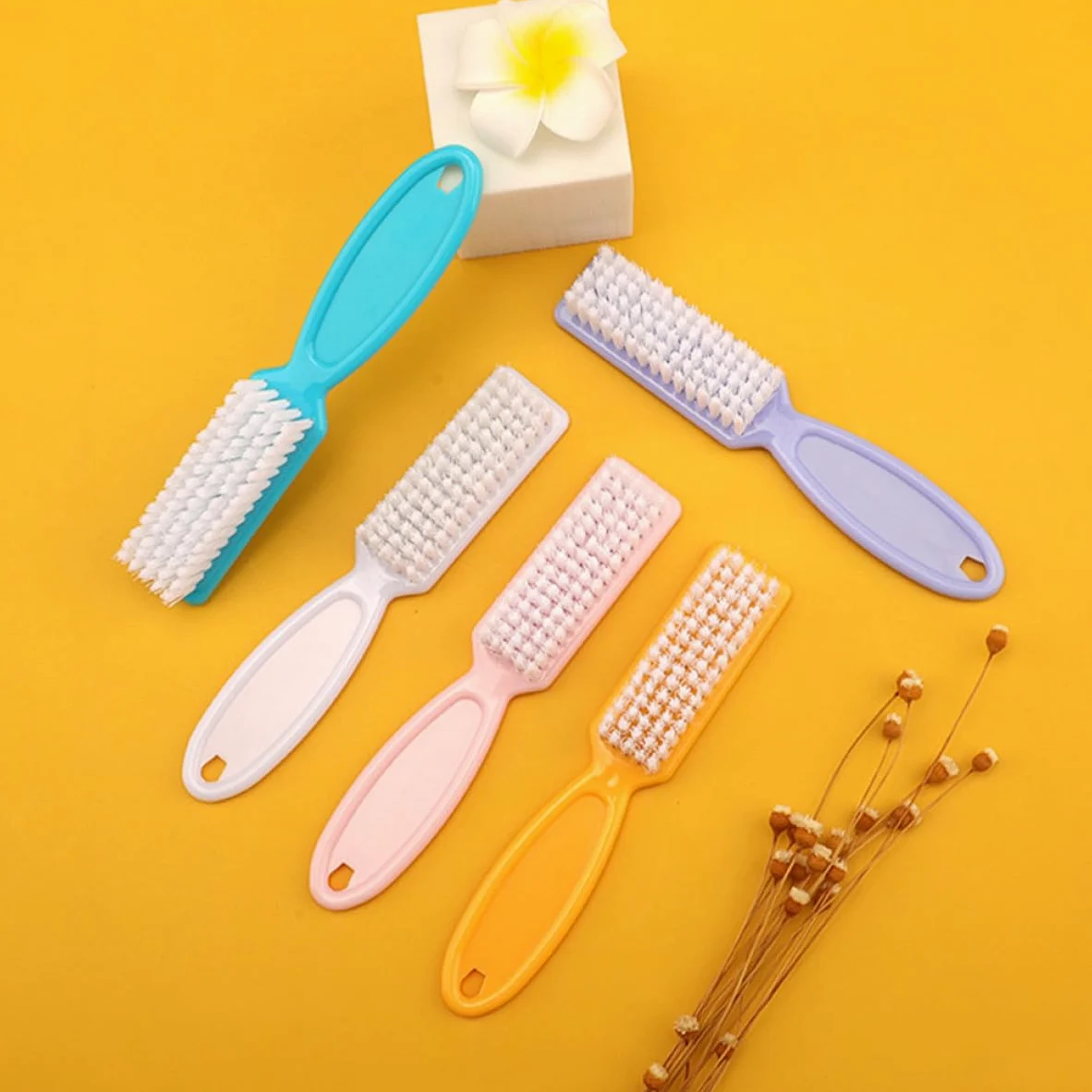Set 24 Pezzi Spazzole per Unghie in Plastica Manico, Facile da Tenere, per Manicure e Pulizia Unghie in Viaggio o Cucina Colore Casuale