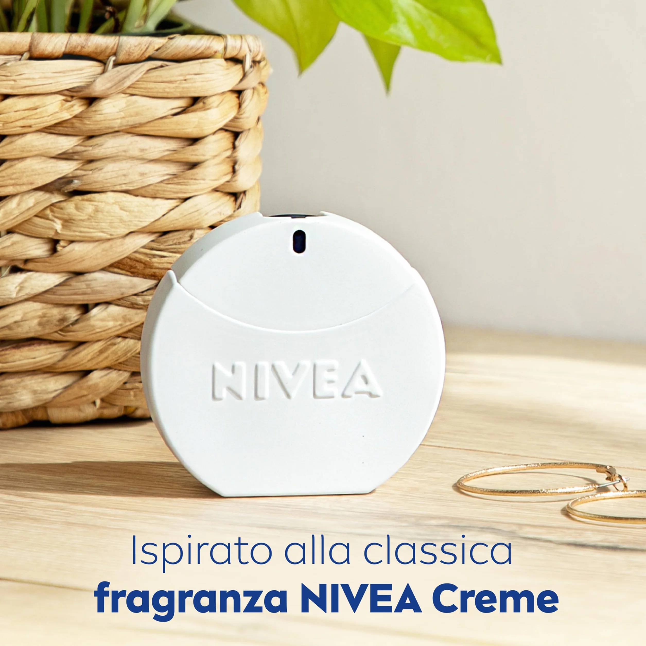 NIVEA Creme Eau de Toilette 30 ml, Profumo donna e uomo unisex dall'iconica fragranza di crema idratante NIVEA Creme, Acqua profumata dalle note floreali con cofanetto ideale come idea regalo
