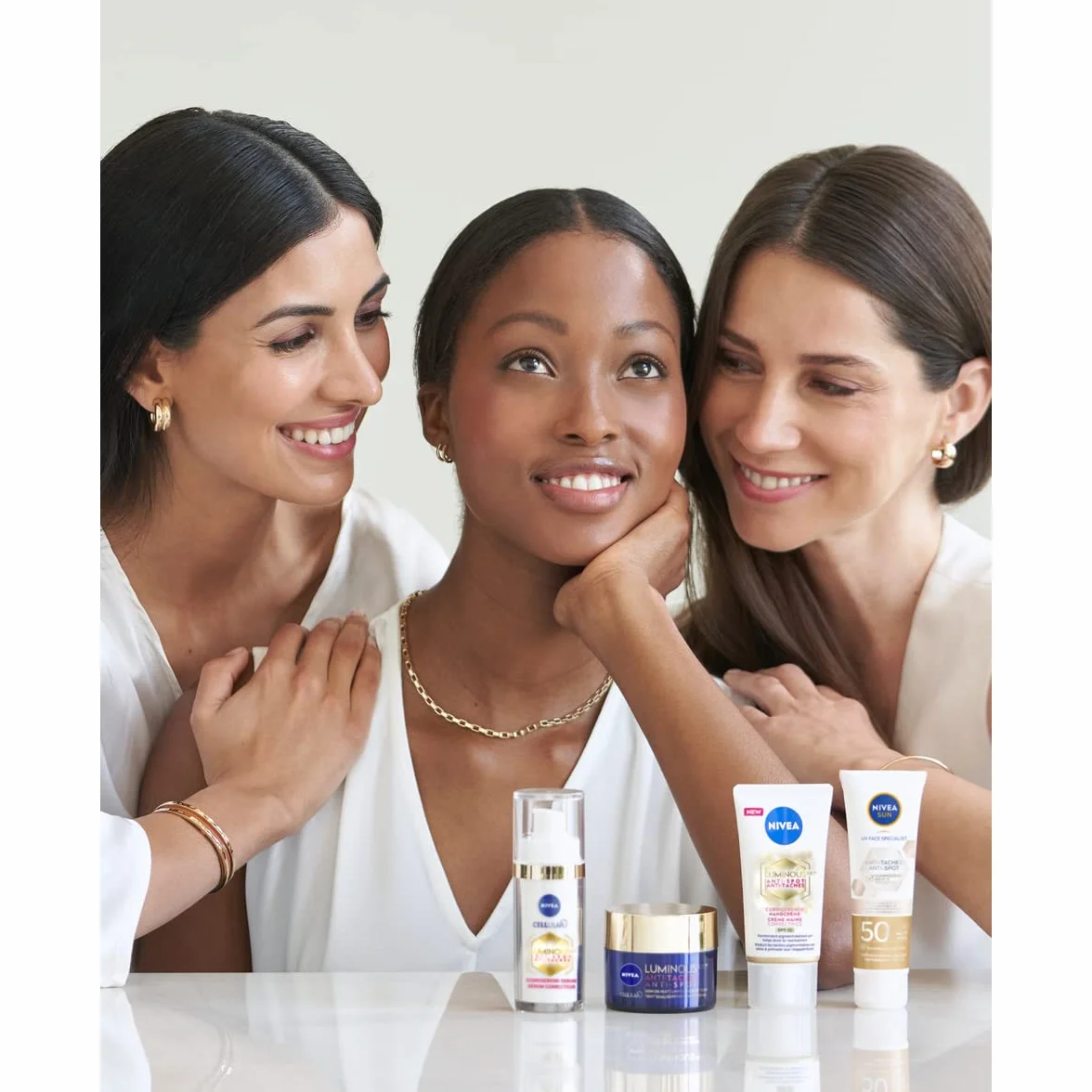 NIVEA LUMINOUS 630 Crema mani avanzata anti macchie scure (50 ml), crema per la pelle arricchita con acido ialuronico, crema mani nutriente per pelli luminose
