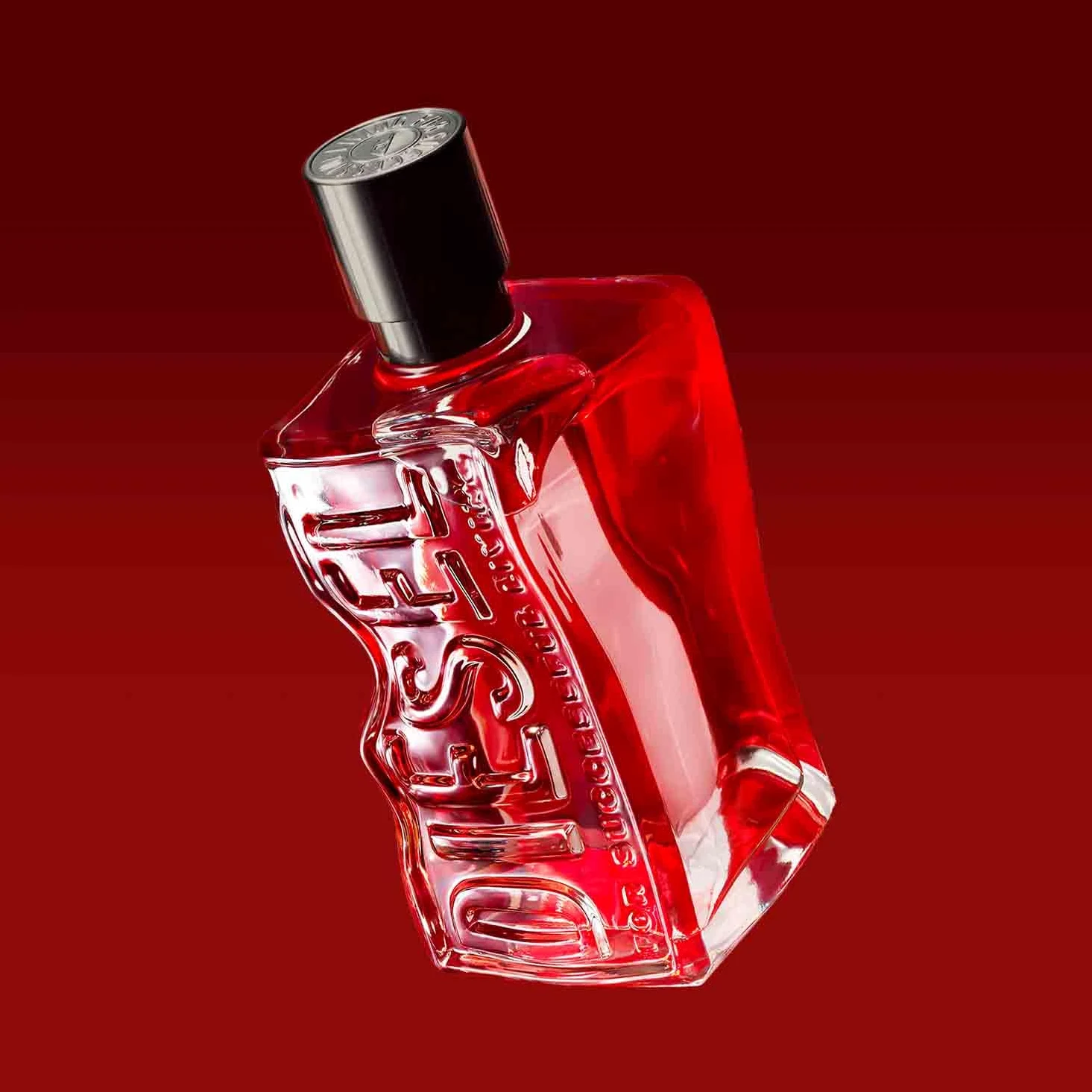 Diesel D Red Eau de Parfum Uomo, Profumo Uomo Fresco e Appassionato, Fragranza Agrumata e Legnosa, Note di Pompelmo Rosso, Lavanda e Legno di Sandalo, A Lunga Durata, Profumo di Lusso per Uomo