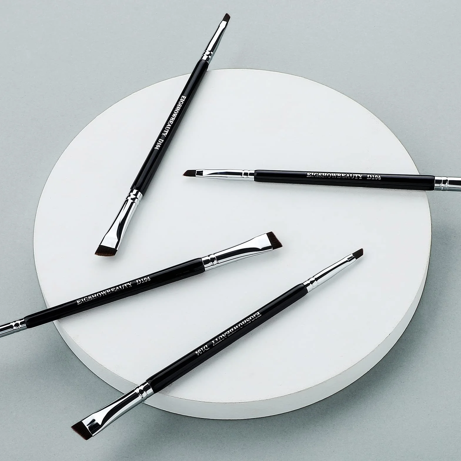 EIGSHOW Pennello per sopracciglia e pennello per eyeliner, trucco a doppia estremità, pennello per sopracciglia angolato, eyeliner ultrafine(D104)