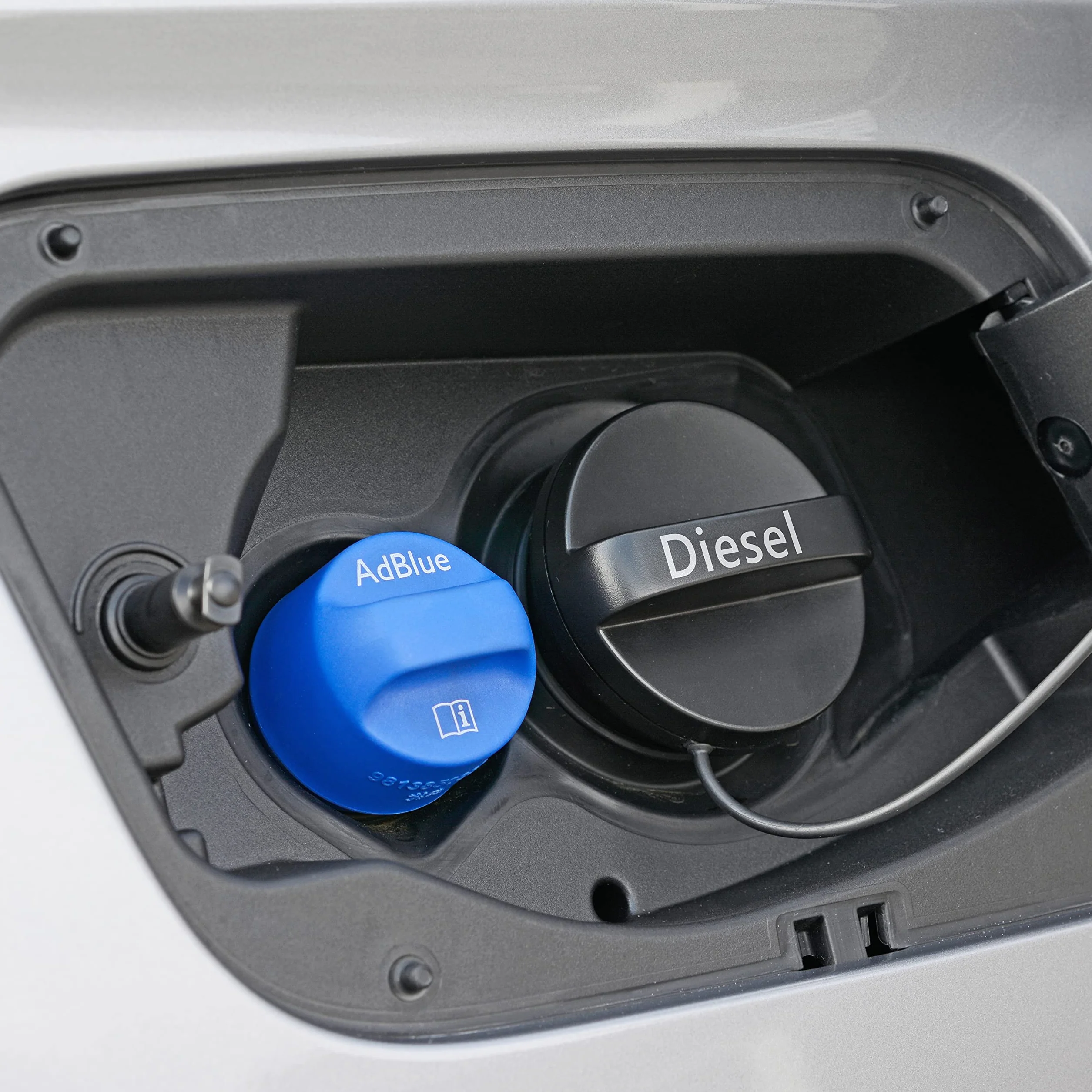AdBlue ADDITIVO Gas di Scarico Motori Diesel TANICA con Tubo di RIEMPIMENTO 20 lt