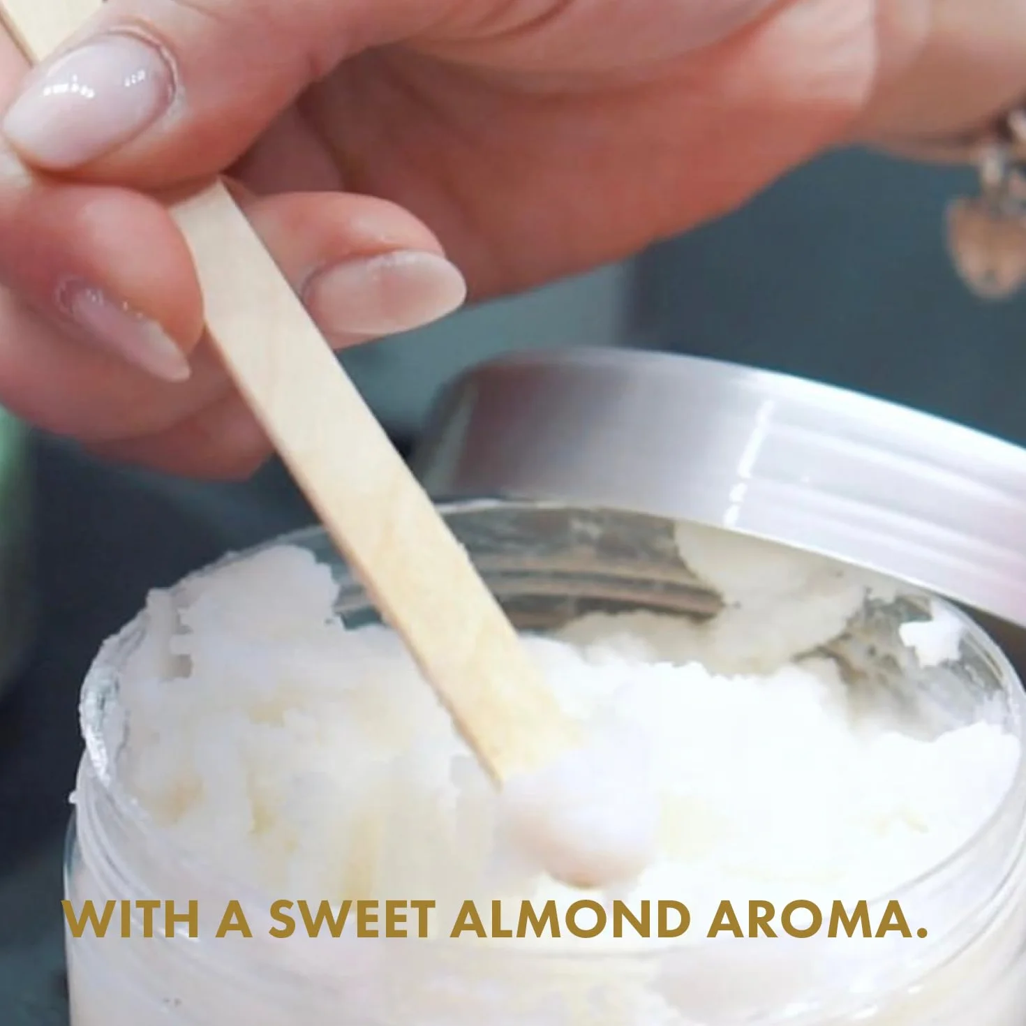 Miraveda by Italwax Almond Scrub - 500ml - Con olio di cocco e di mandorla - Ideale per la cura delle mani