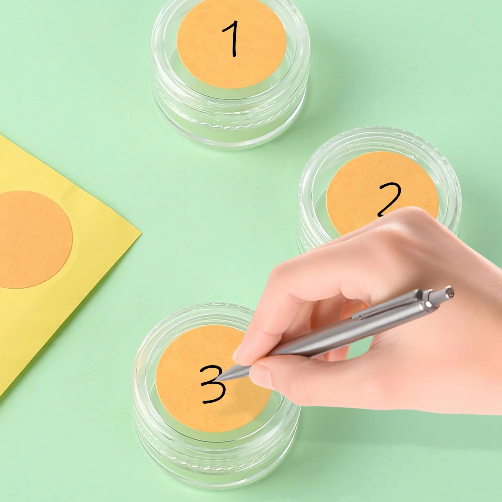71 Pz Barattolini Plastica Piccoli con Tappo, 5ML Mini Barattoli per Campioni, Vasetti Piccoli per Cosmetici, Barattoli da Viaggio Campioncini Creme, Contenitori per Creme + Raschietto/Etichette