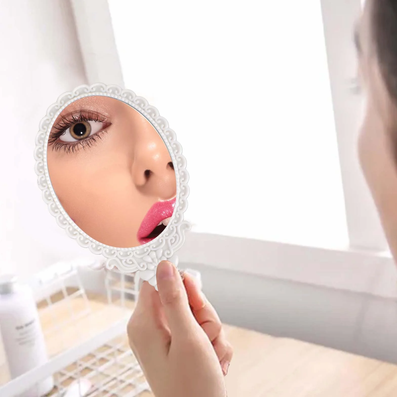 Specchio con Manico,Specchio Portatile Professionale,Specchio Barbiere con Comoda Maniglia,Specchio Cosmetico Forma Rotonda,Sostenibile e Durevole,Perfetto per Radersi o Applicare il Trucco (Bianco)